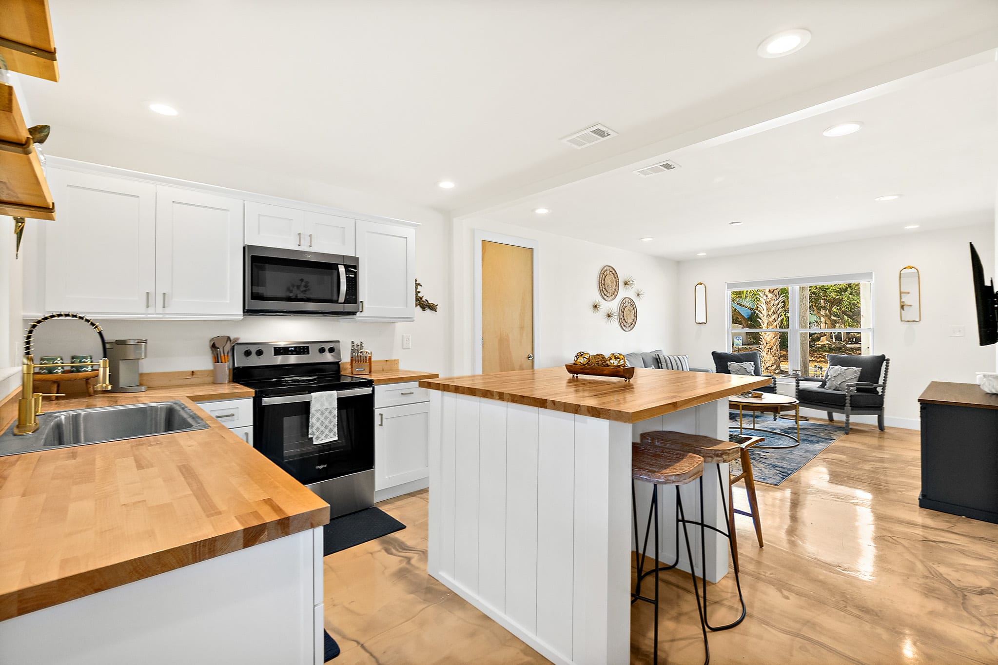 Sand Dollar Suite | Heated Pool | Steps to Beach — photo 11