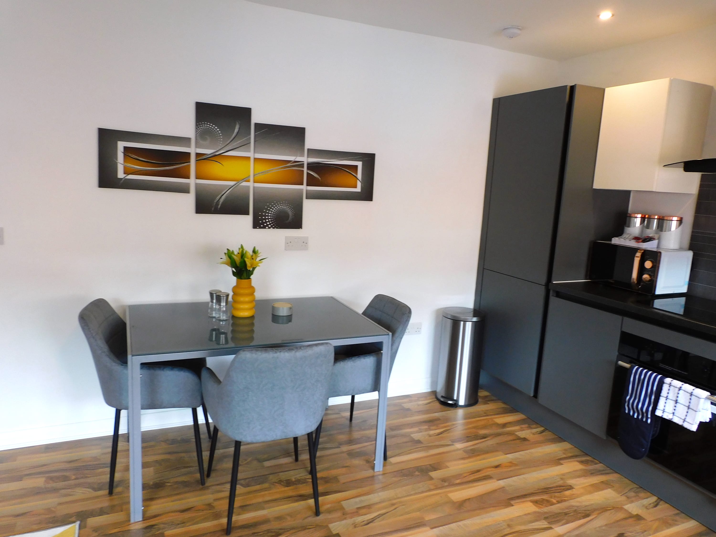 Newly refurbished 1 bed Apt in Hamilton  Close to station and local...