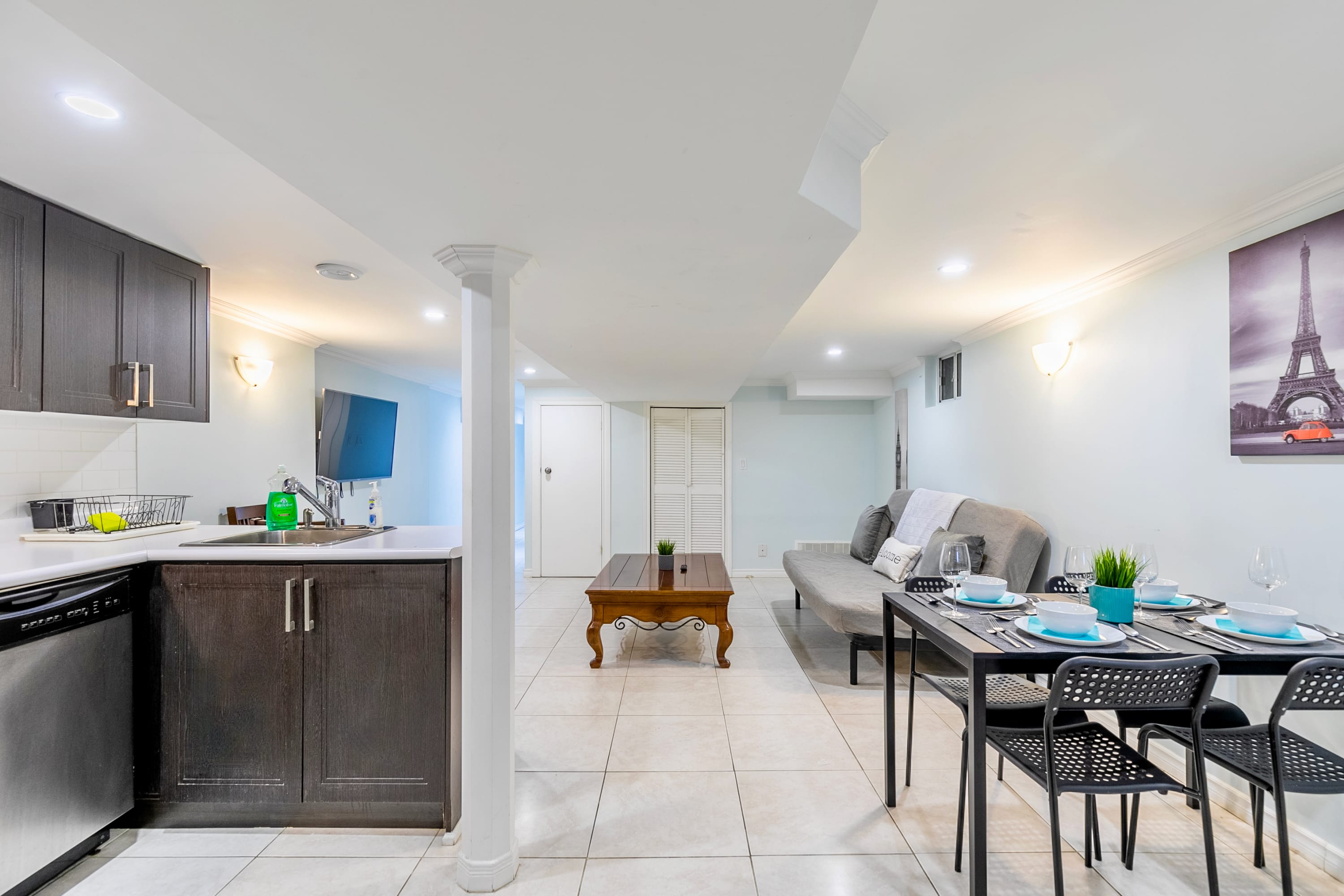 Modern 2BR Condo In The Heart Of Trinity Bellwoods