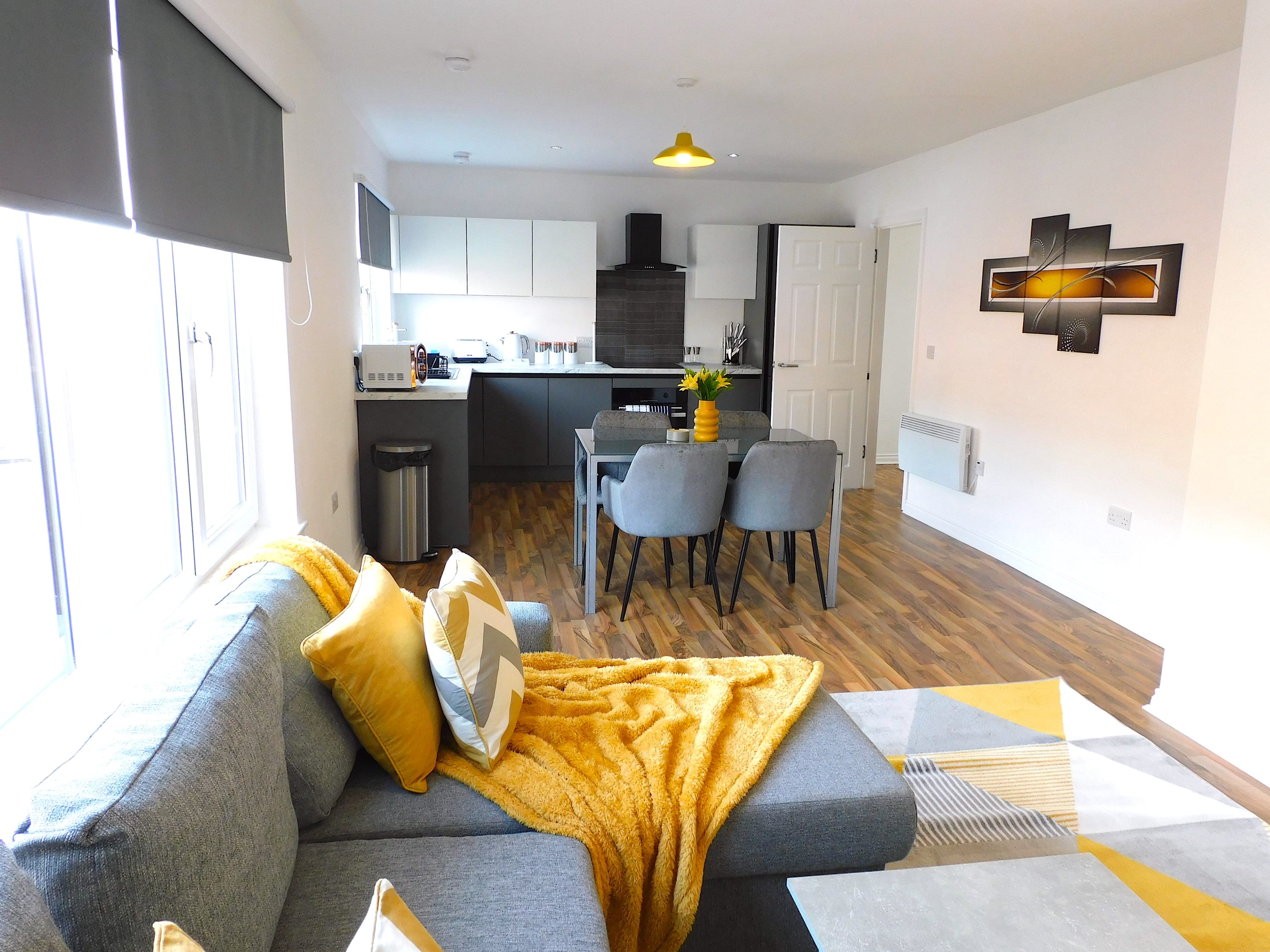 Newly refurbished 2 bedroom apartment close to station and local...