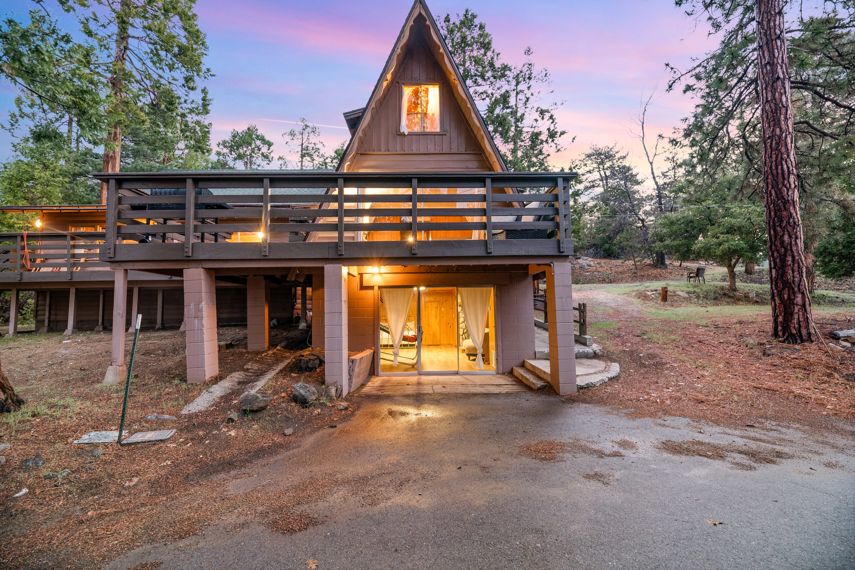 Bobcat Lodge W/BBQ, Deck + Firepit - Foto 1