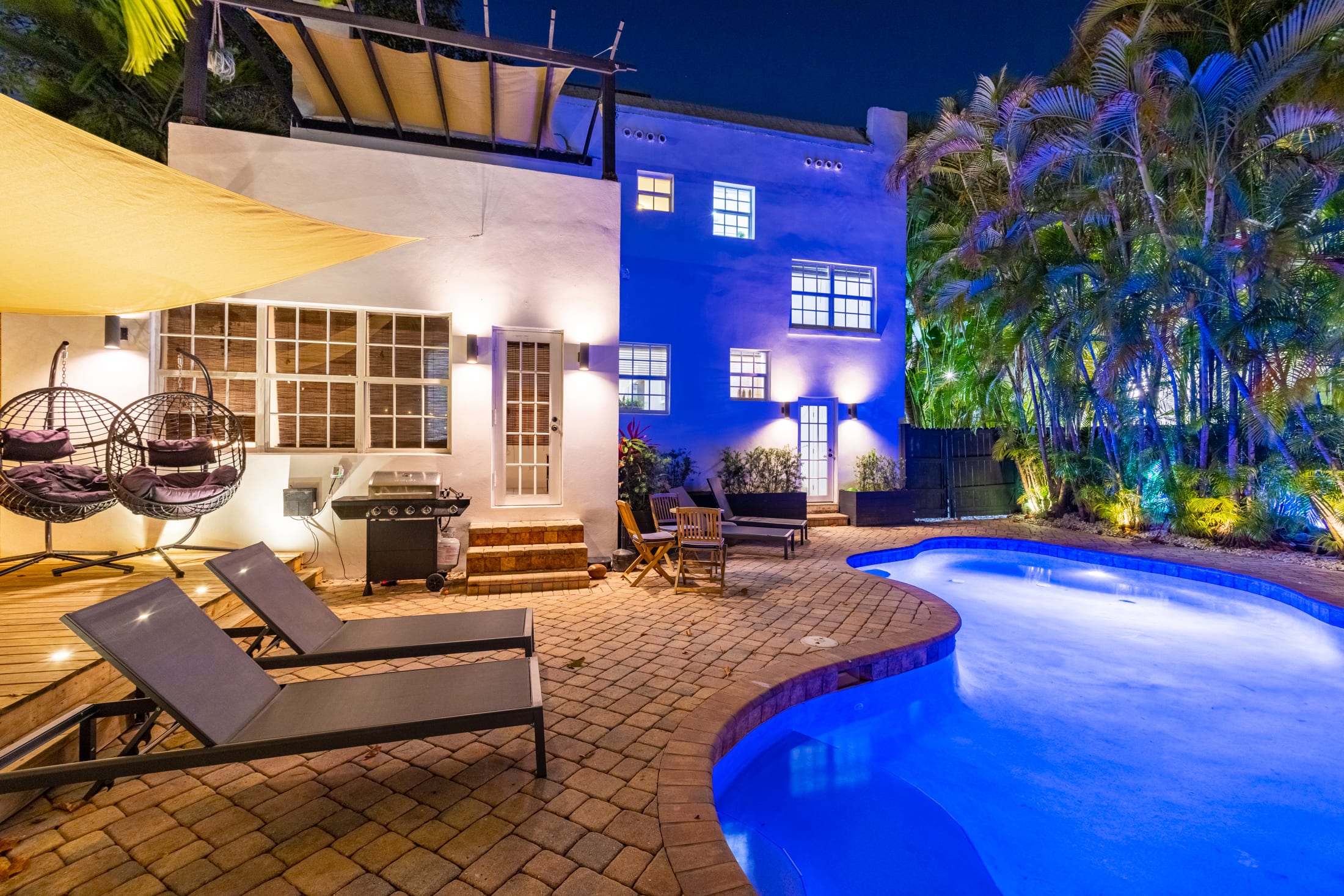 Luxurious Villa Maria Near-Beach walk to Restaurants - Photo 2