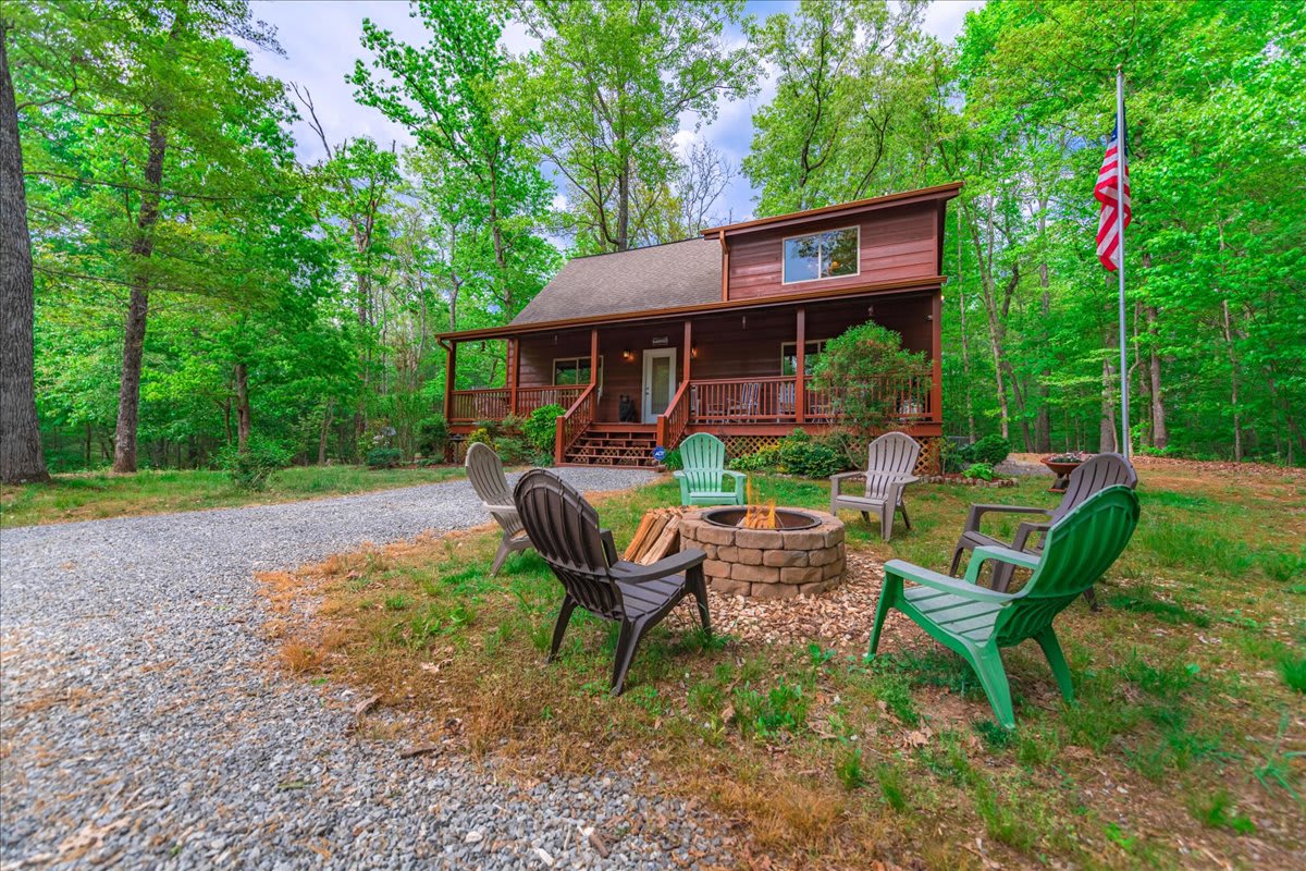 Firefly Cabin with hot tub screened porch fire pit
