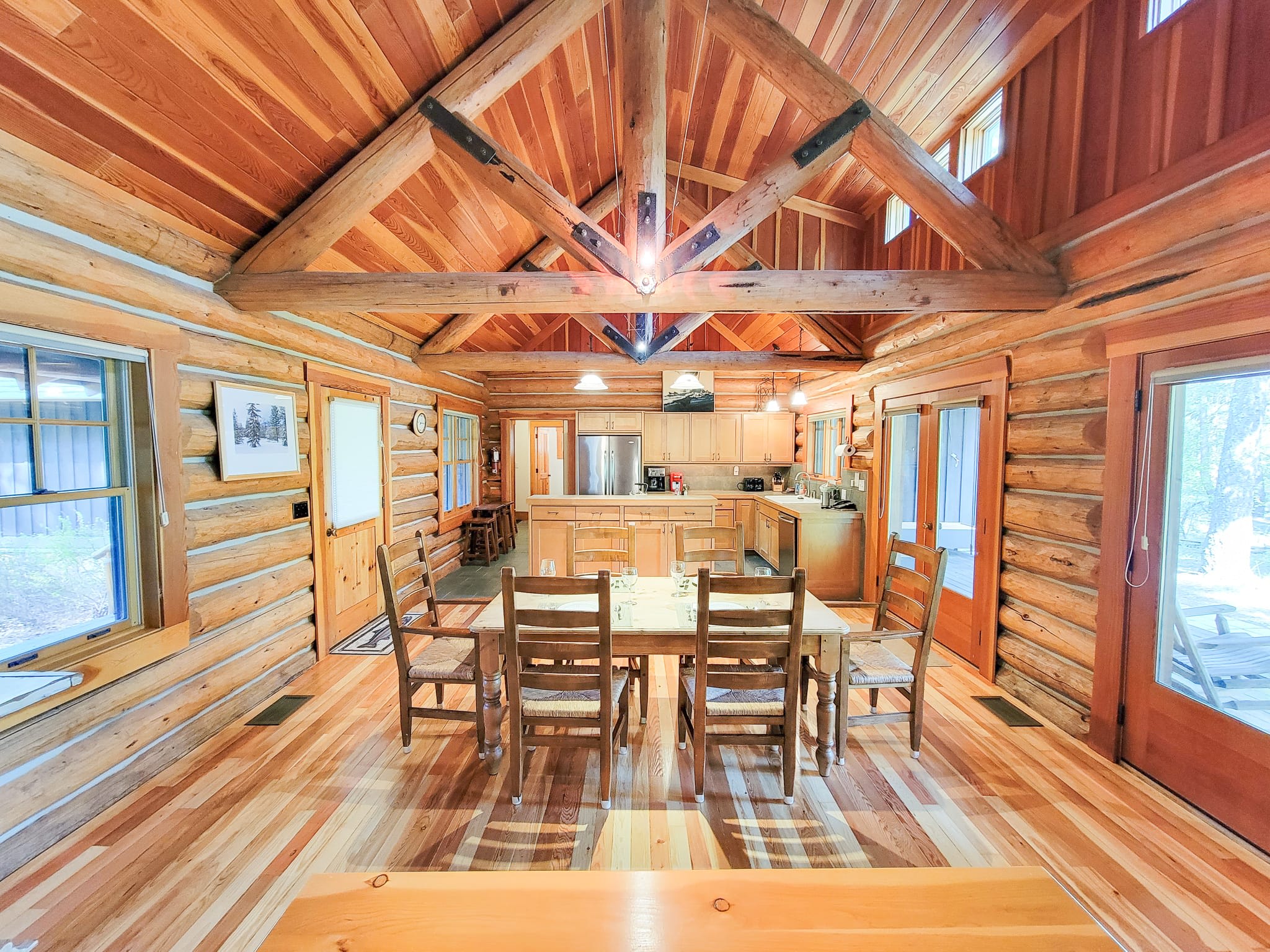 Rainbow Lodge - exceptional lakeside log home — Mazama, WA — vacation rental