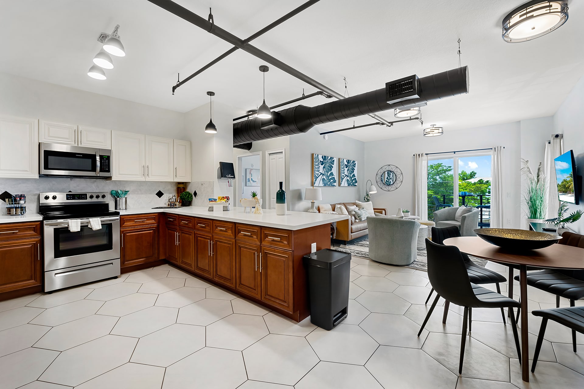 Suite 305: 2 Bed/2 Bath, Heated Pool, Gym, Dock