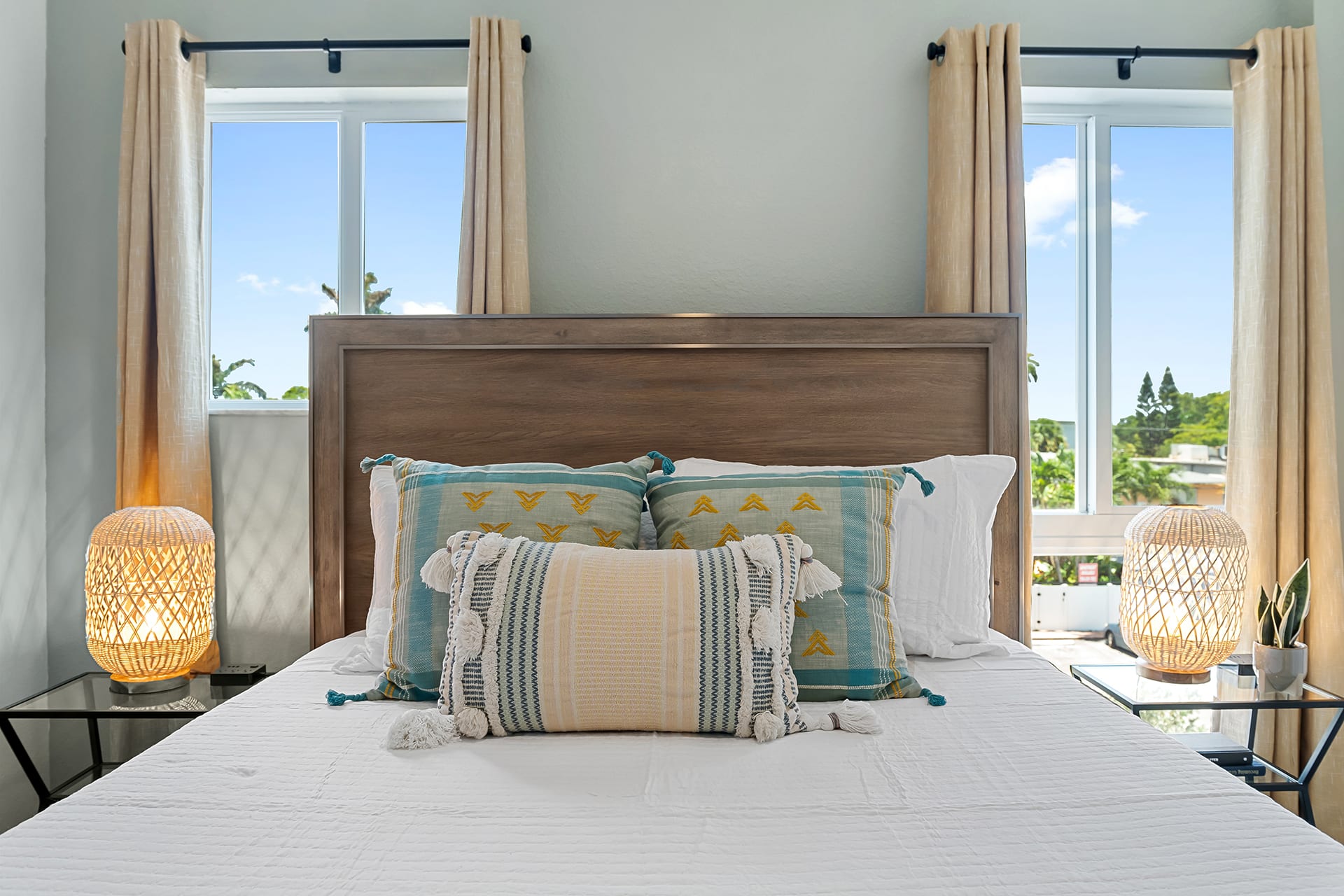 Suite 305: 2 Bed/2 Bath, Heated Pool, Gym, Dock