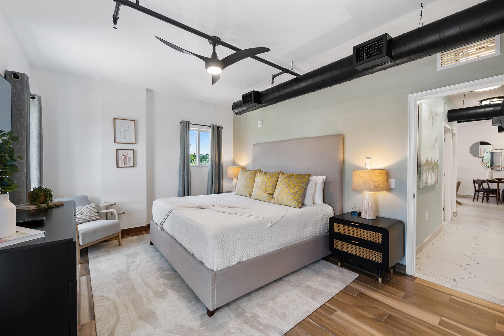 Suite 205: 2 Bed/2 Bath, Heated Pool, Gym, Dock