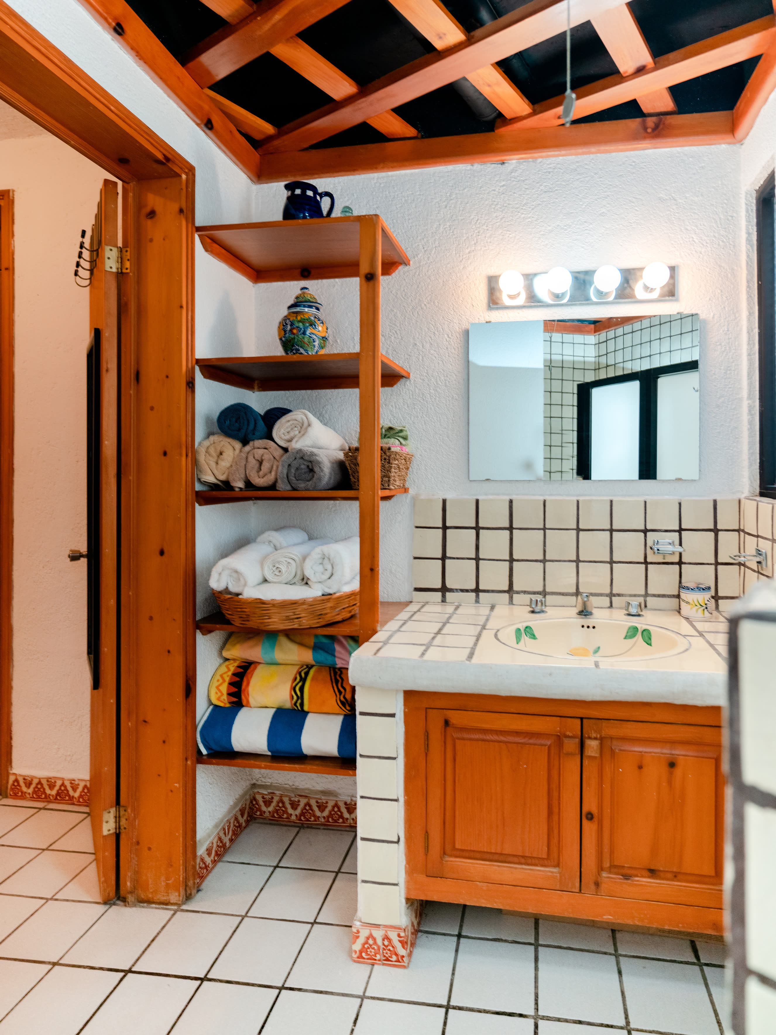 Condo - 15 steps to Downtown Cabo and Marina / 35 steps to AMAZING MEDANO BEACH! - Foto 17
