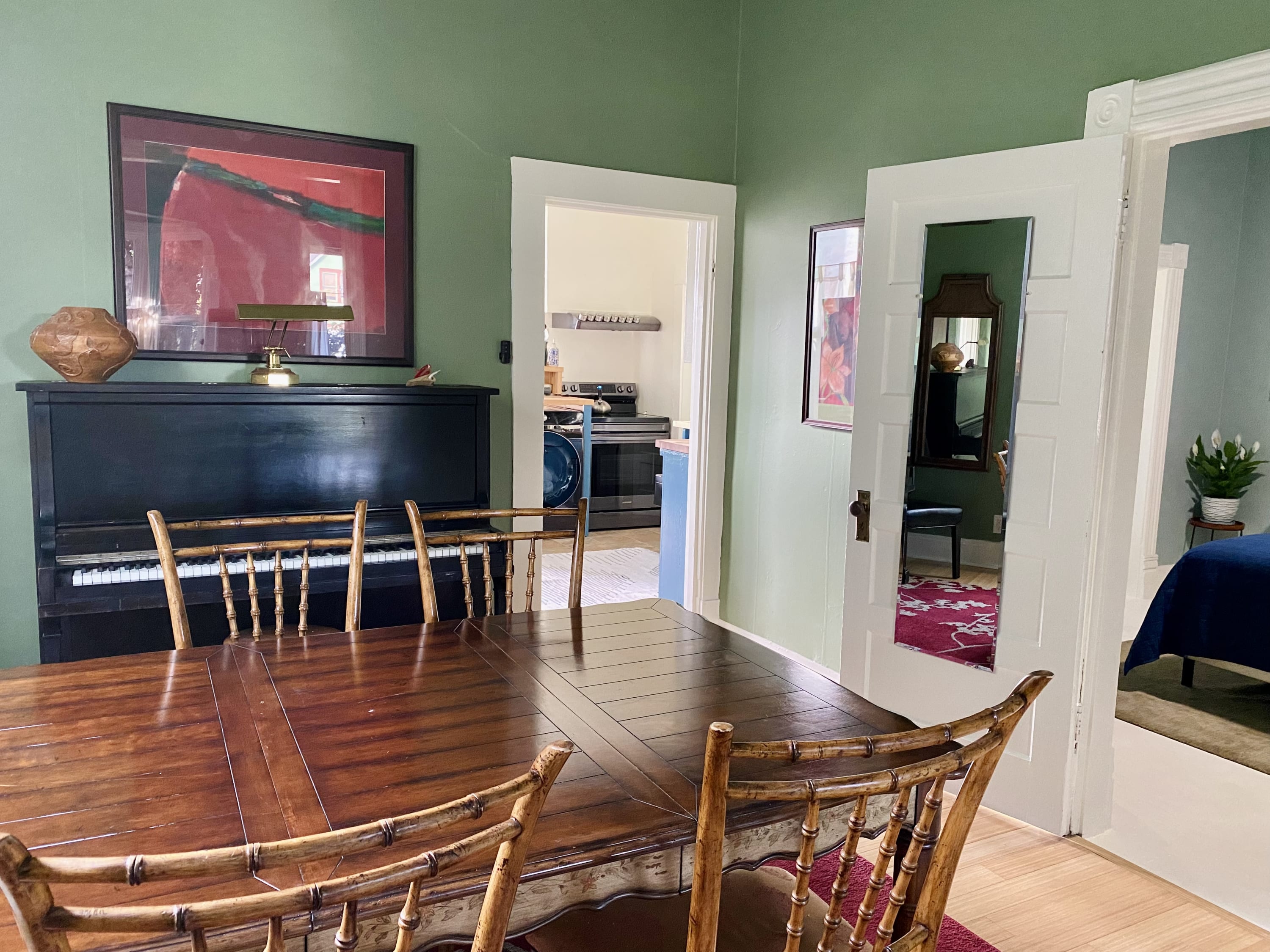 ********: Downtown and Dog-Friendly