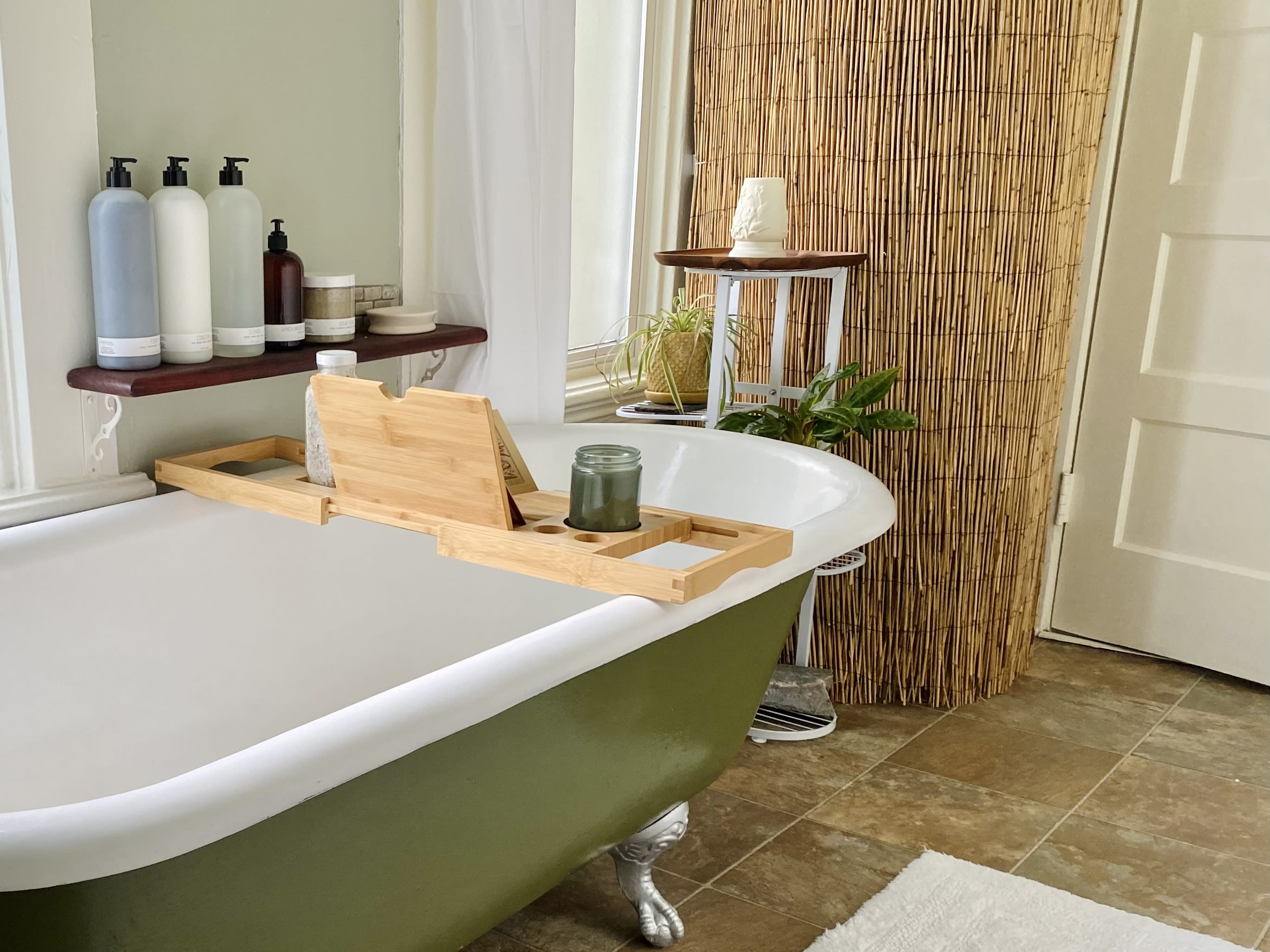 ********: Downtown and Dog-Friendly