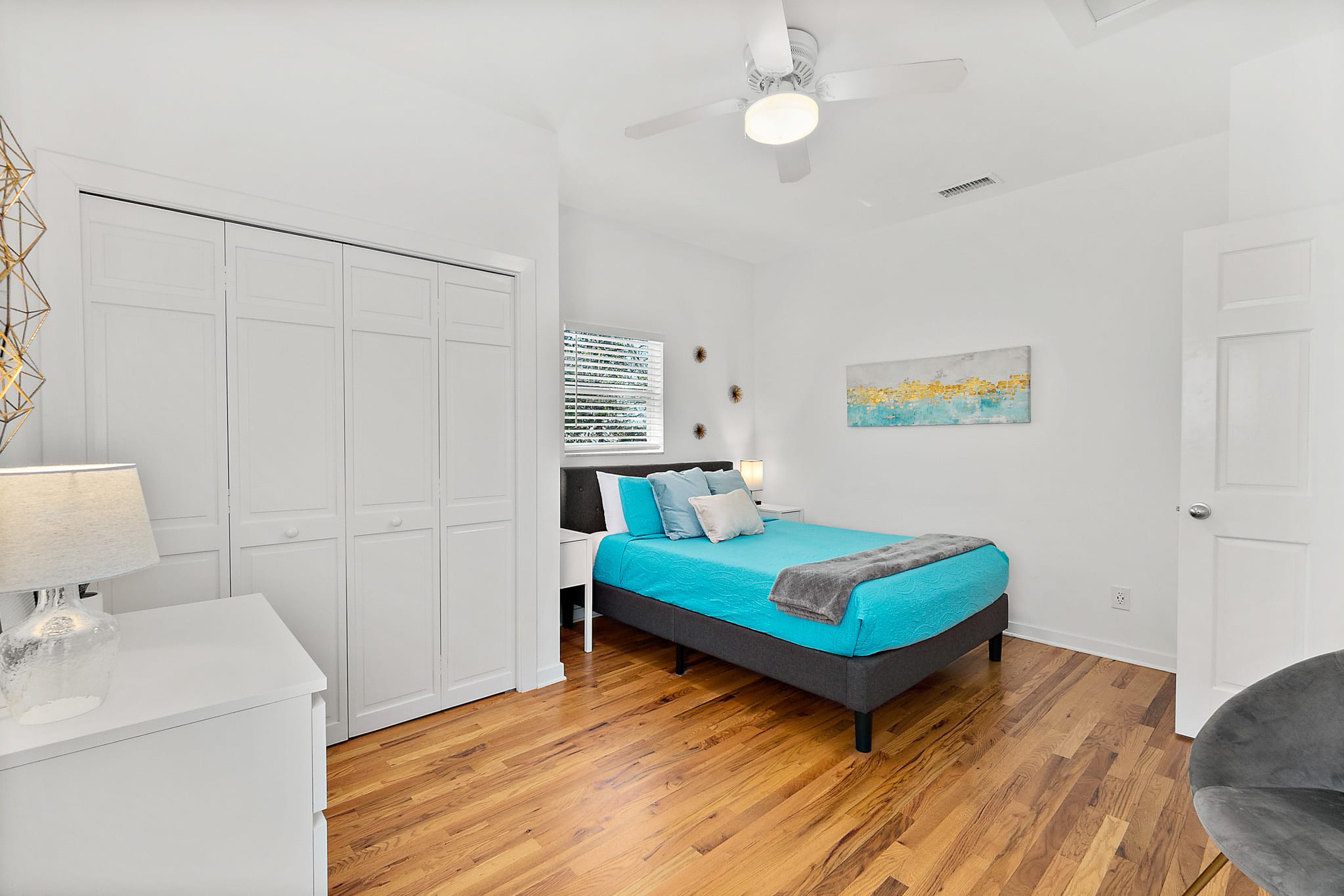 Downtown Bungalow- Walk to Downtown, Mins to Beach — photo 19