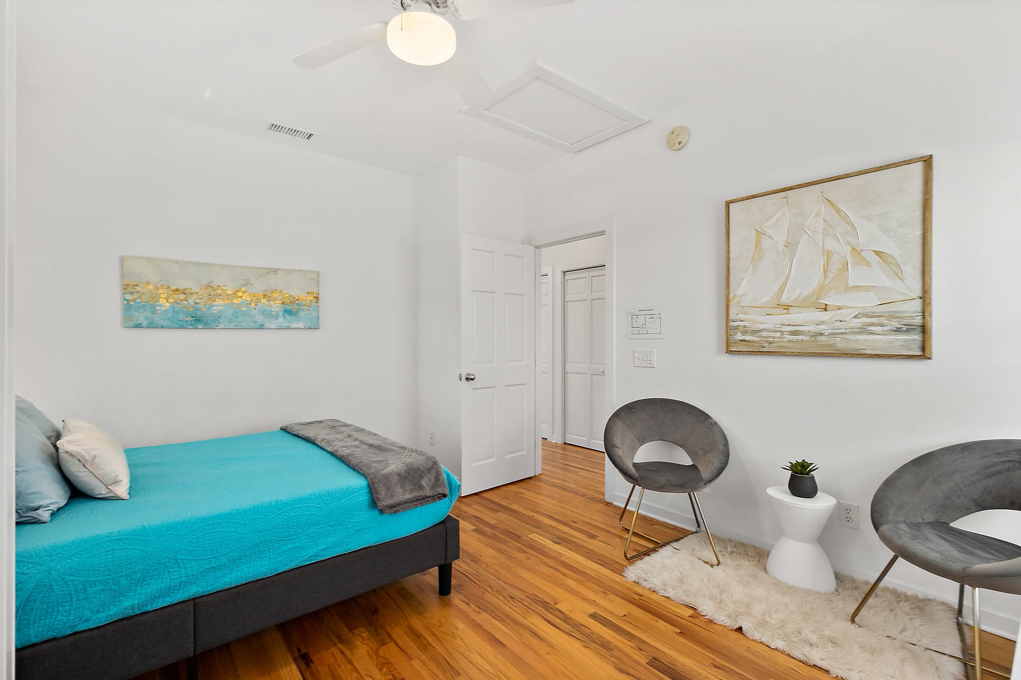 Downtown Bungalow- Walk to Downtown, Mins to Beach — photo 20