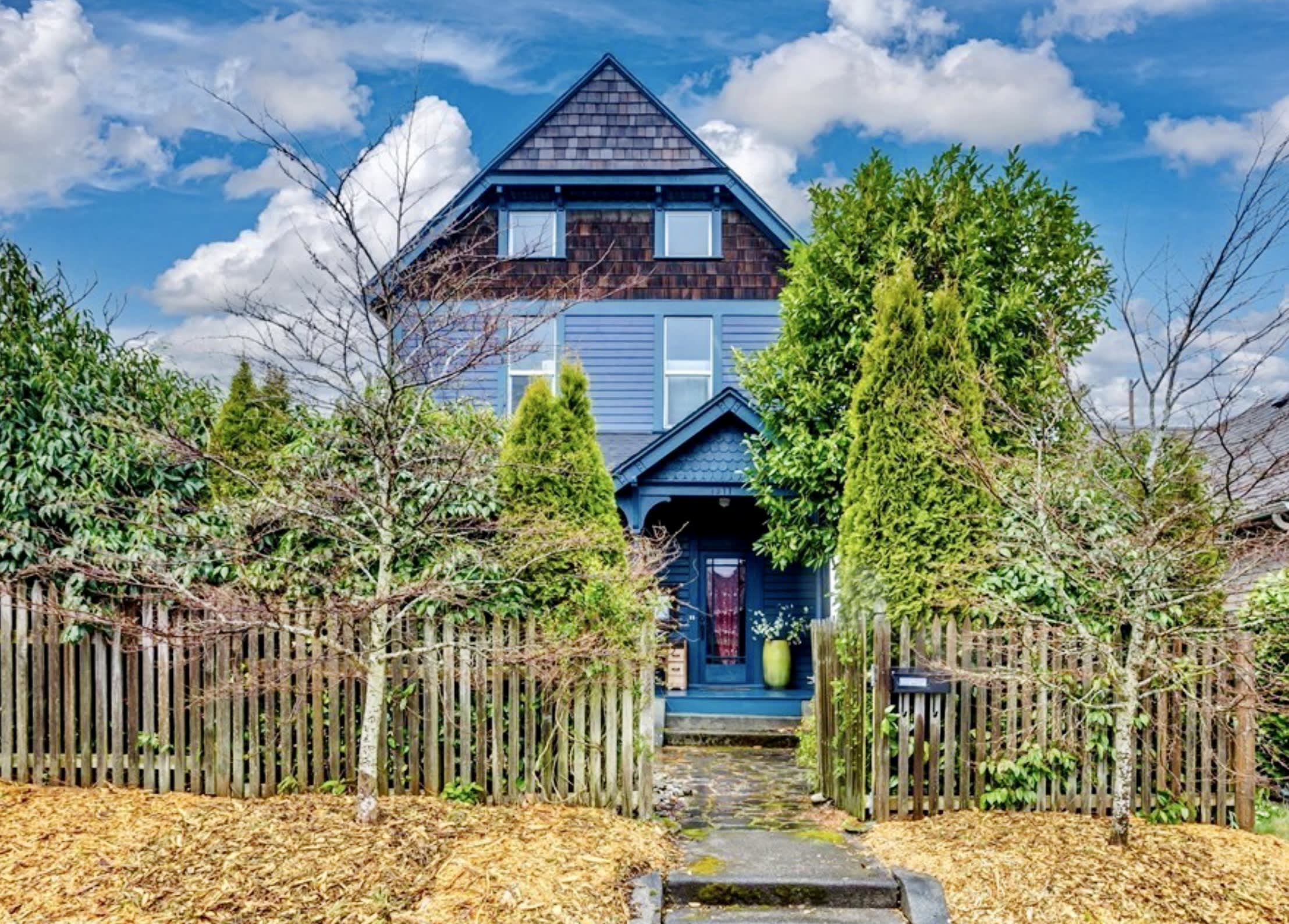 Lush Gardens And Cozy Living Spaces - Charming Nature-filled Sanctuary - Bellingham, WA