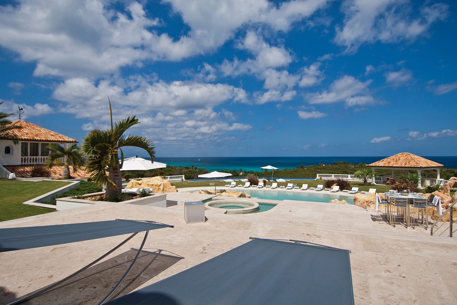 Sandyline (6 bedrooms) - Luxury villa with two pools and a tennis...
