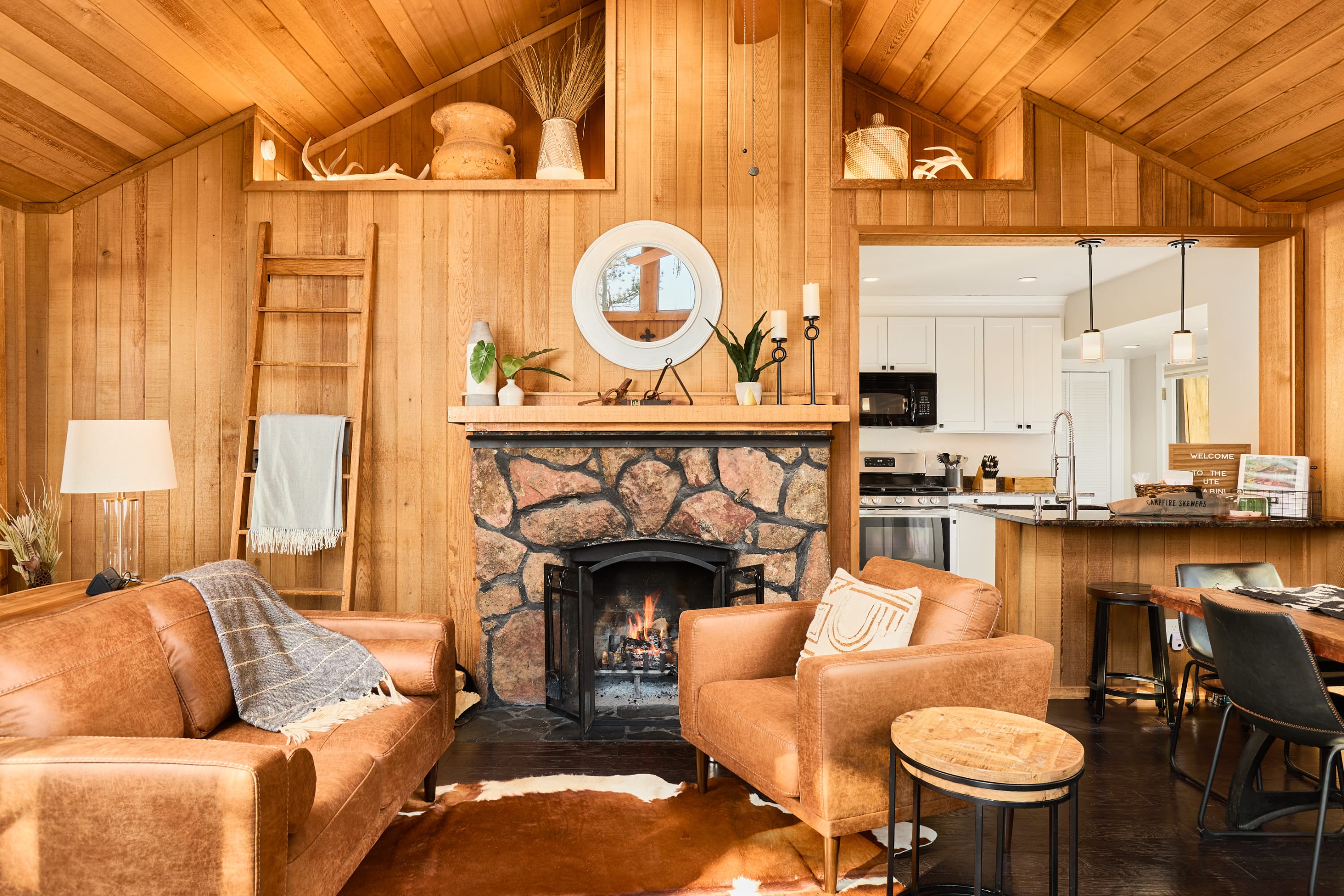 Cabin on Pikes Peak w Hot Tub, Fireplace, Fast Wifi! — Cascade-Chipita Park, CO — vacation rental