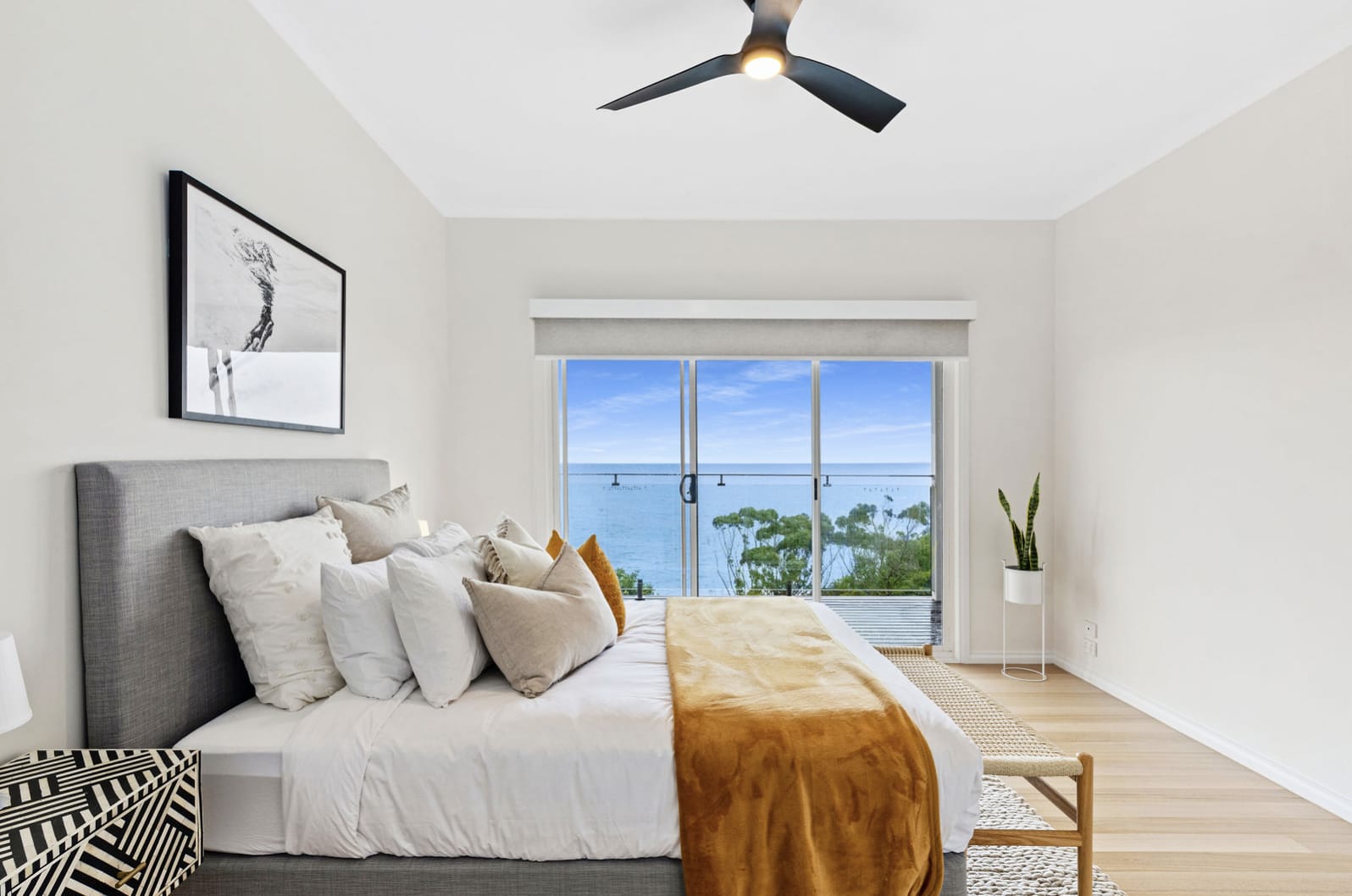 Clifftop Luxury | Spectacular Ocean Views - Picture 3