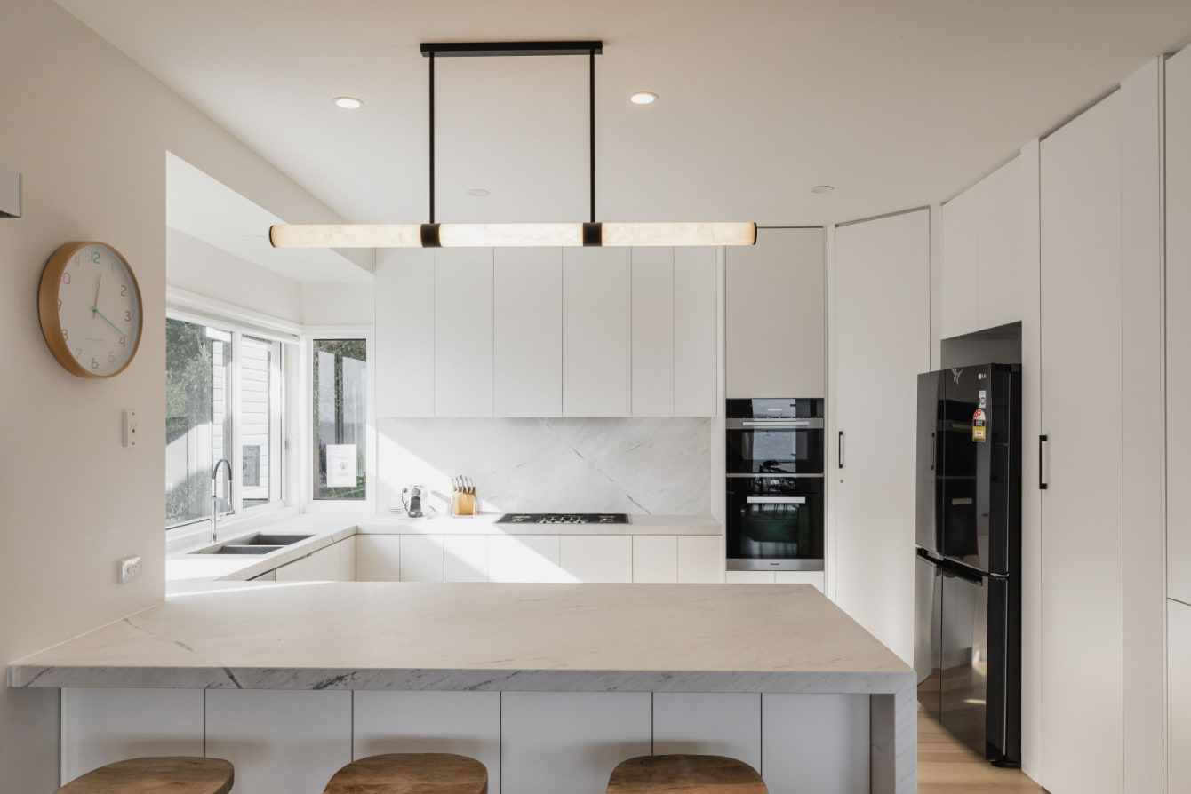 Clifftop Luxury | Spectacular Ocean Views - Picture 12