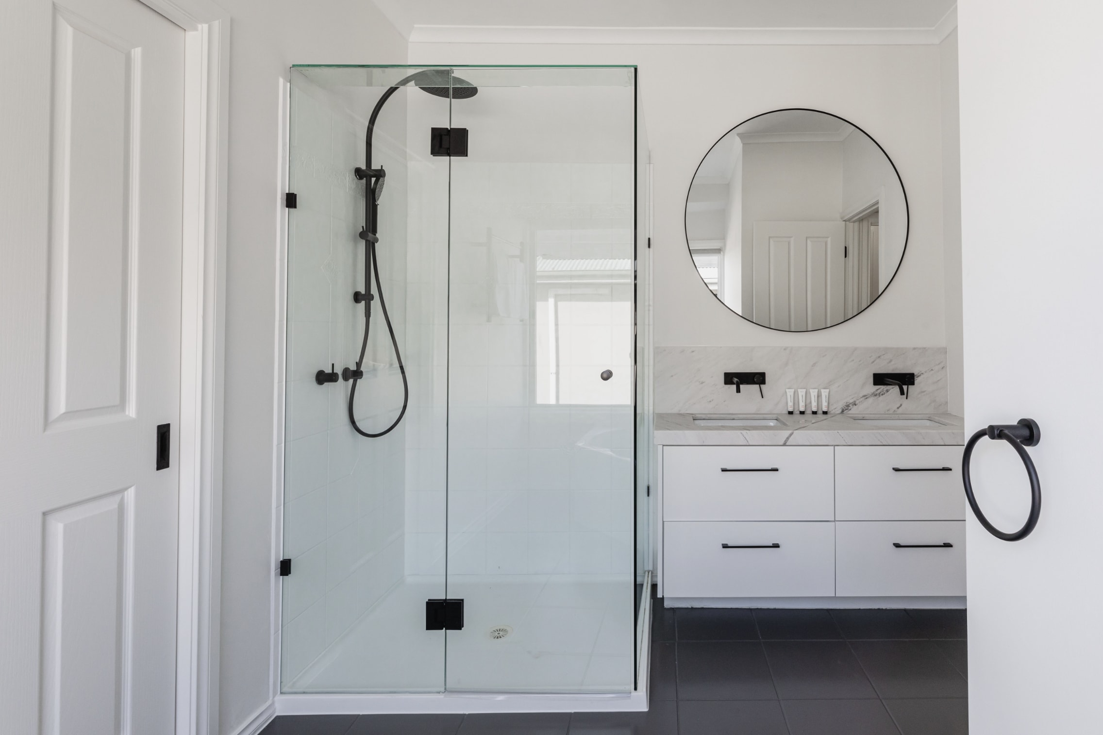 Clifftop Luxury | Spectacular Ocean Views - Picture 20