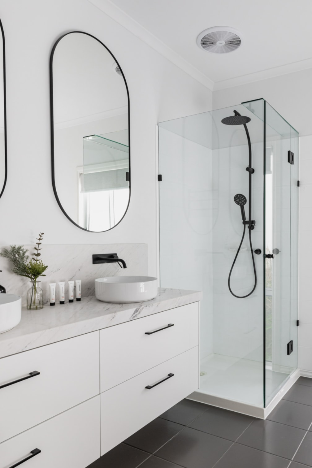 Clifftop Luxury | Spectacular Ocean Views - Picture 16