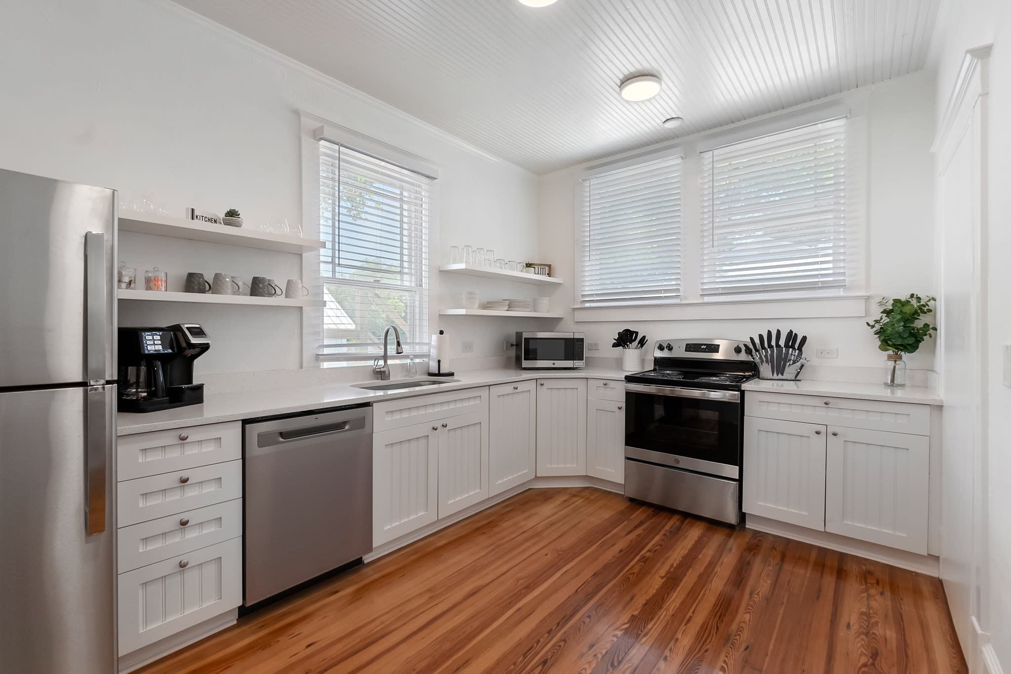Mission Manor - Chic Apt- 15 Min Walk to Downtown! — photo 11