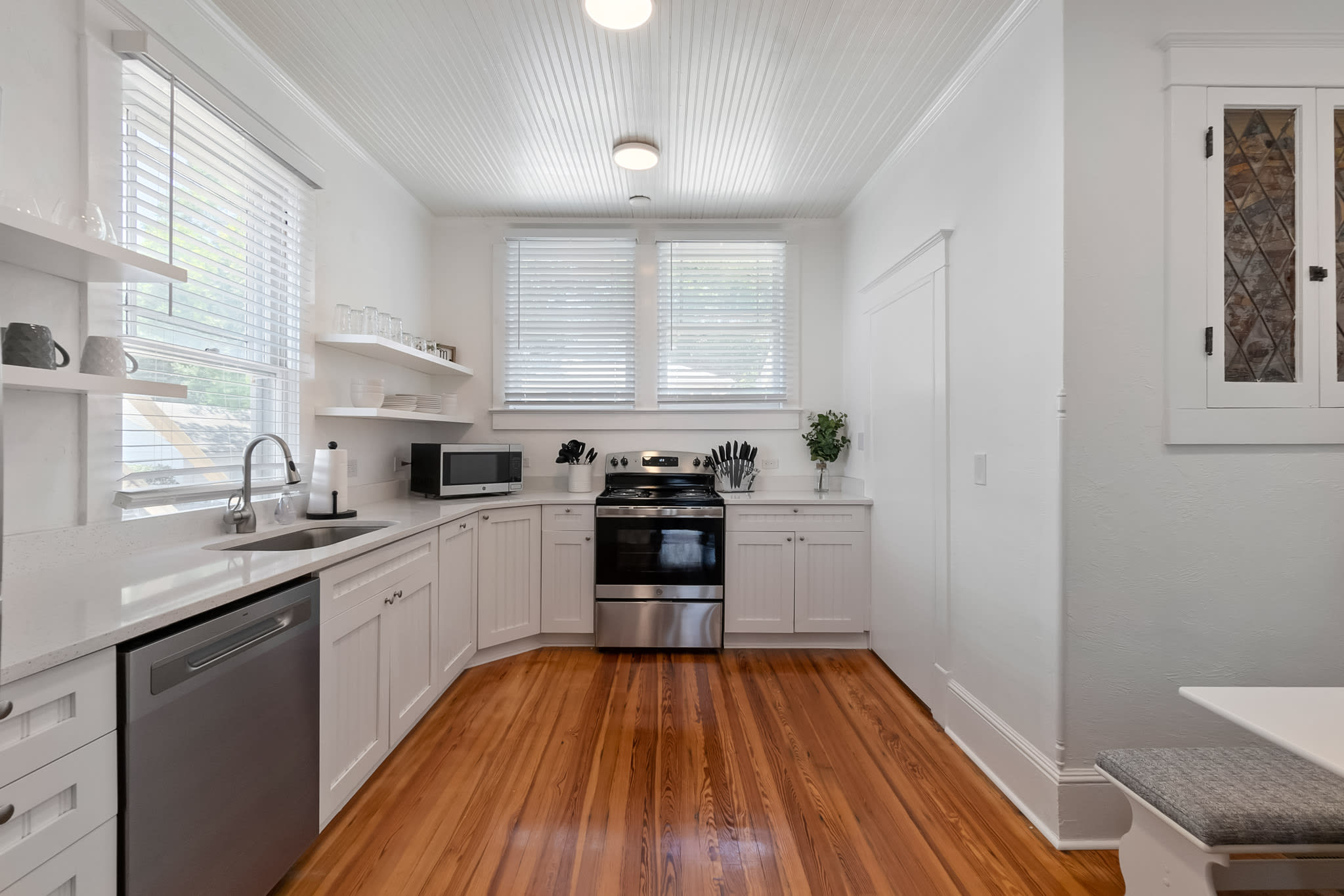 Mission Manor - Chic Apt- 15 Min Walk to Downtown! — photo 13