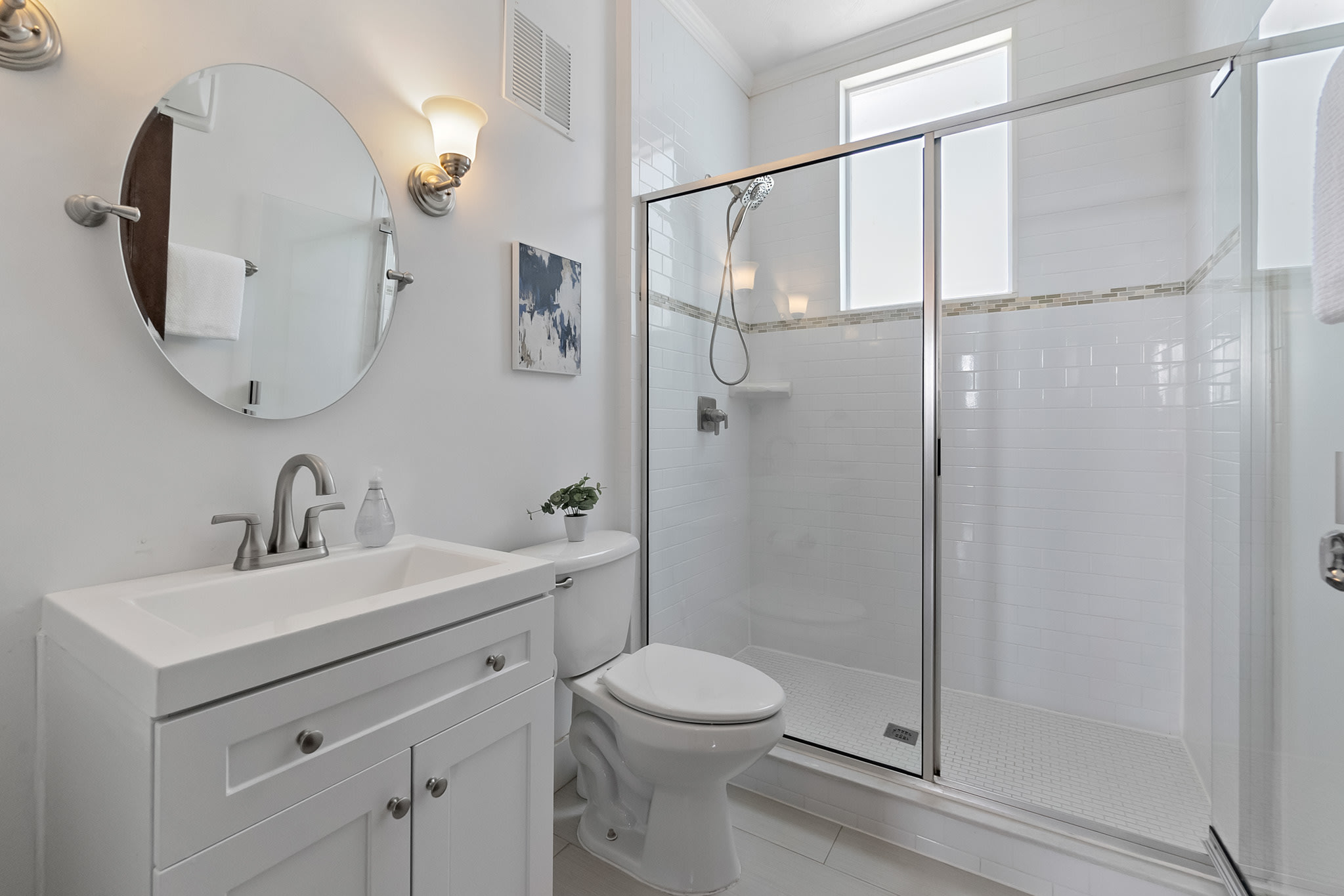 Mission Manor - Chic Apt- 15 Min Walk to Downtown! — photo 14