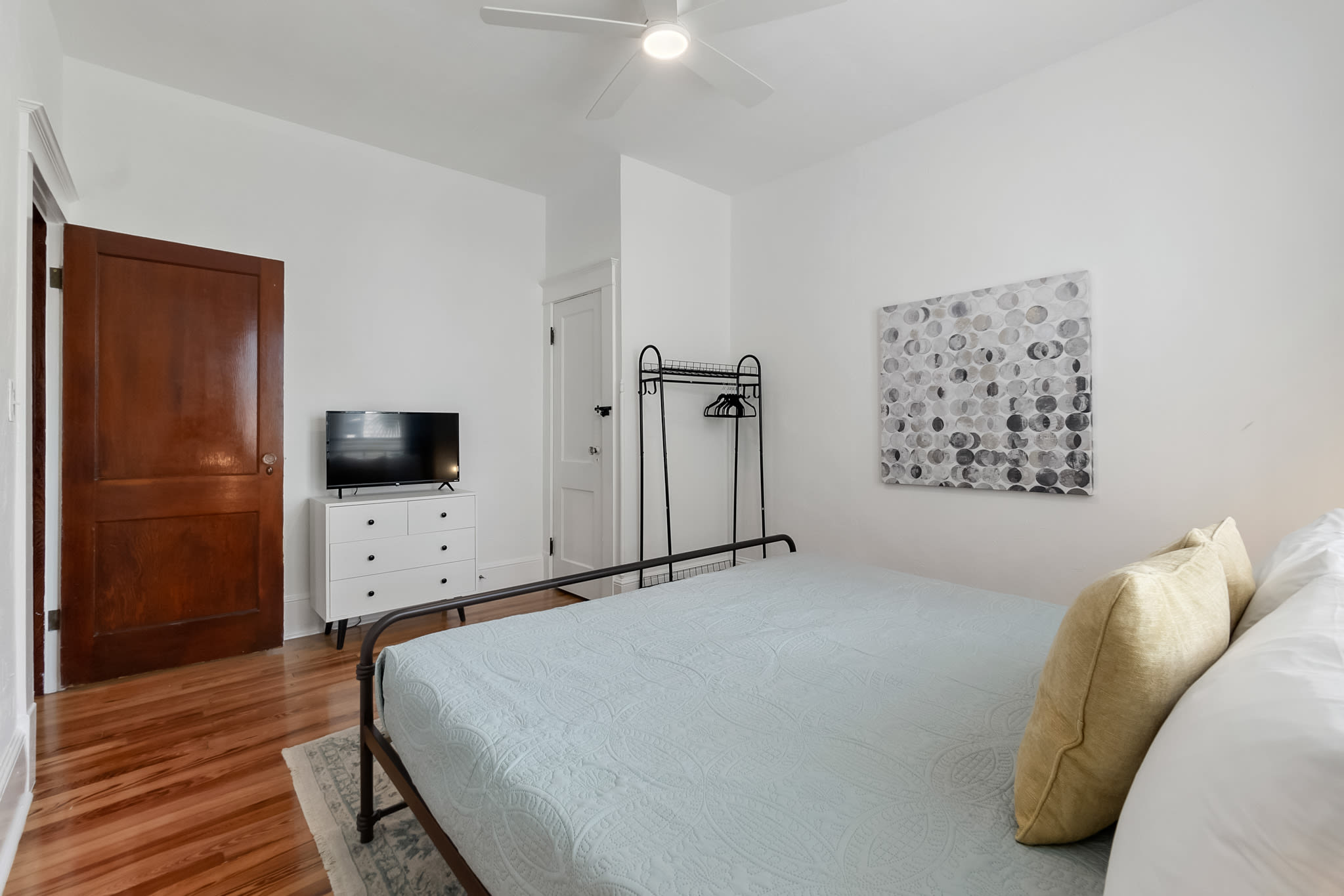 Mission Manor - Chic Apt- 15 Min Walk to Downtown! — photo 15