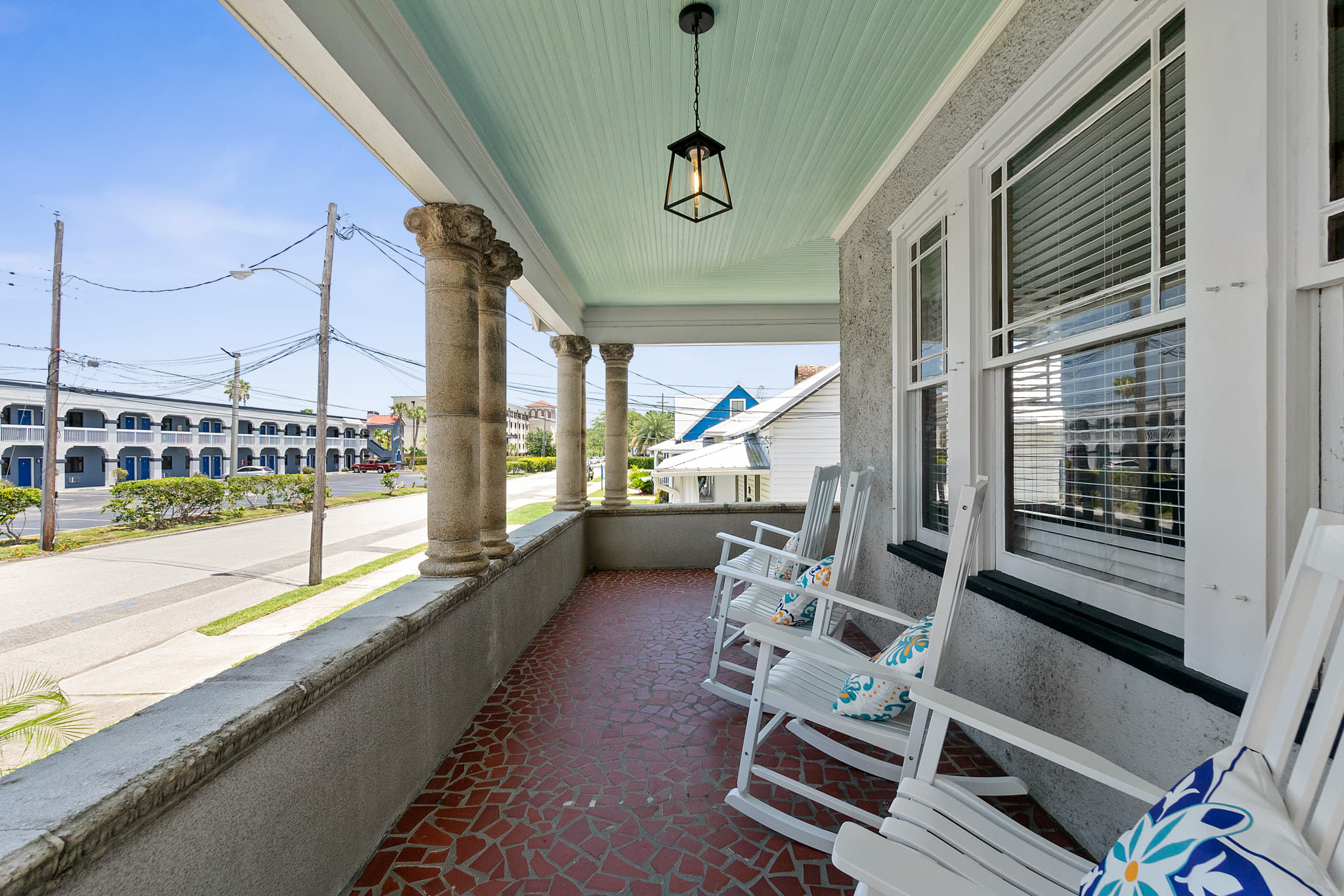 Mission Manor - Chic Apt- 15 Min Walk to Downtown! — photo 18