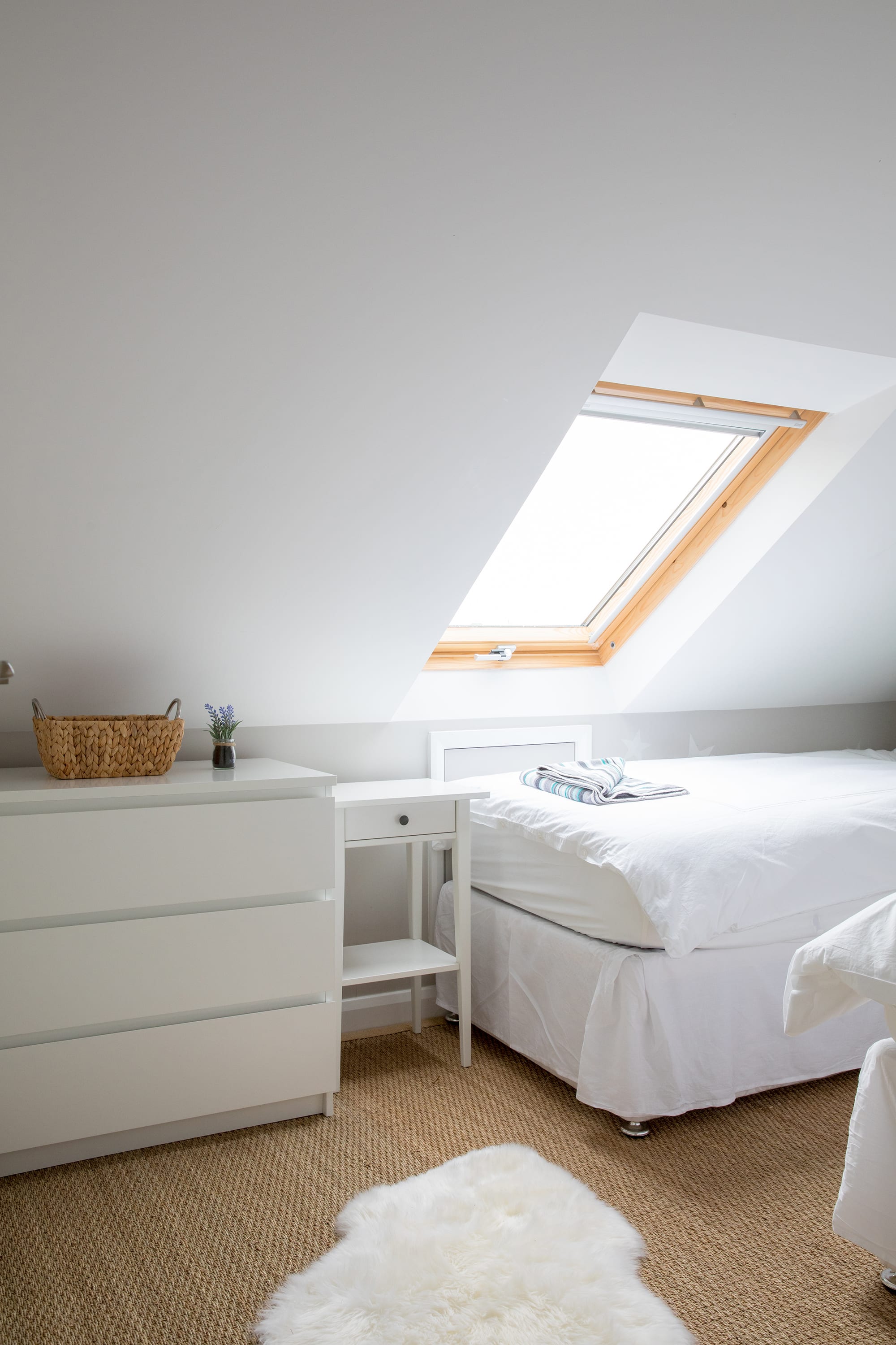 You will find drawers to store all your belongings in.