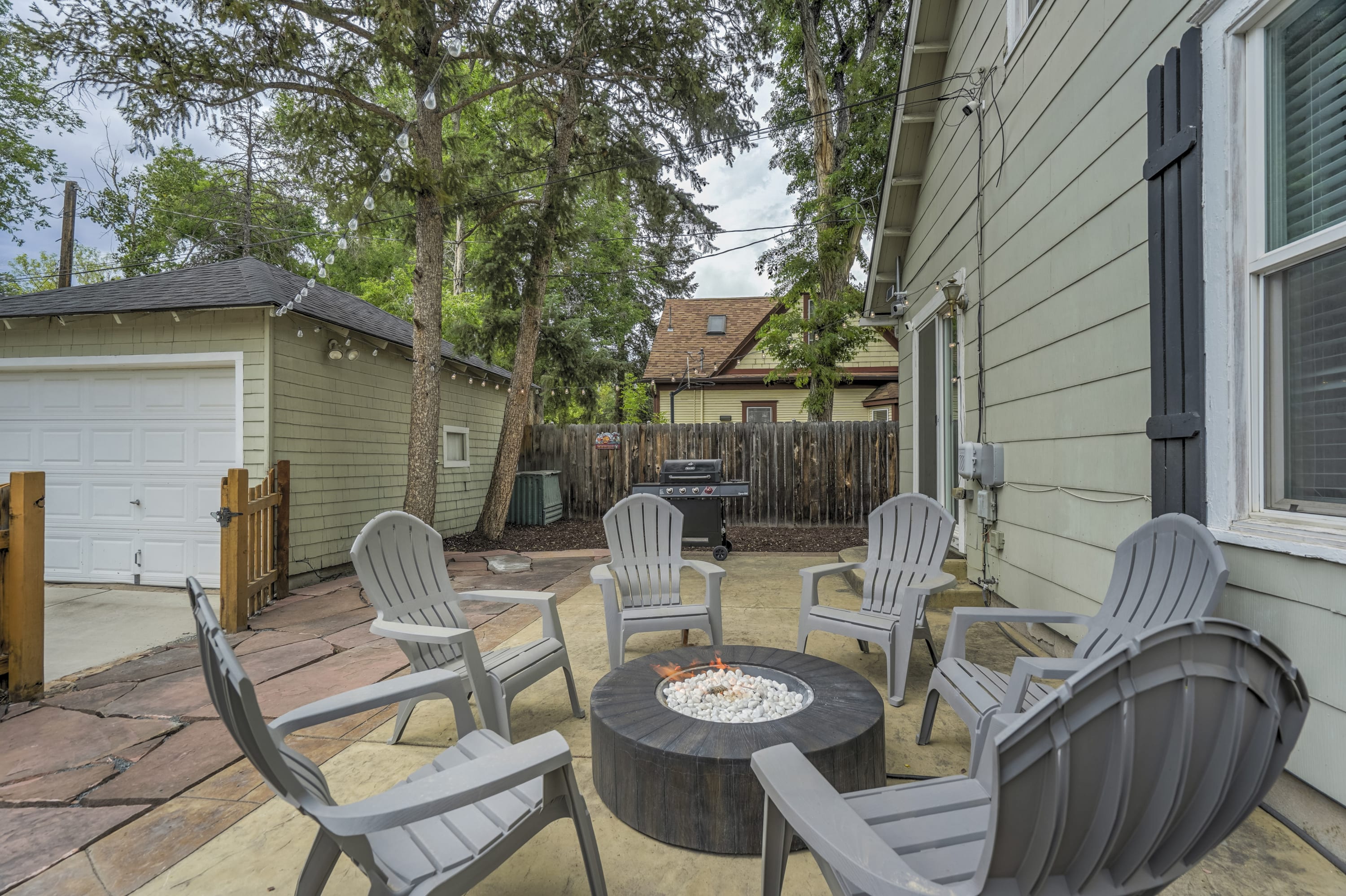 Del Norte Deluxe! Downtown King Top Attractions — Colorado Springs, CO — vacation rental