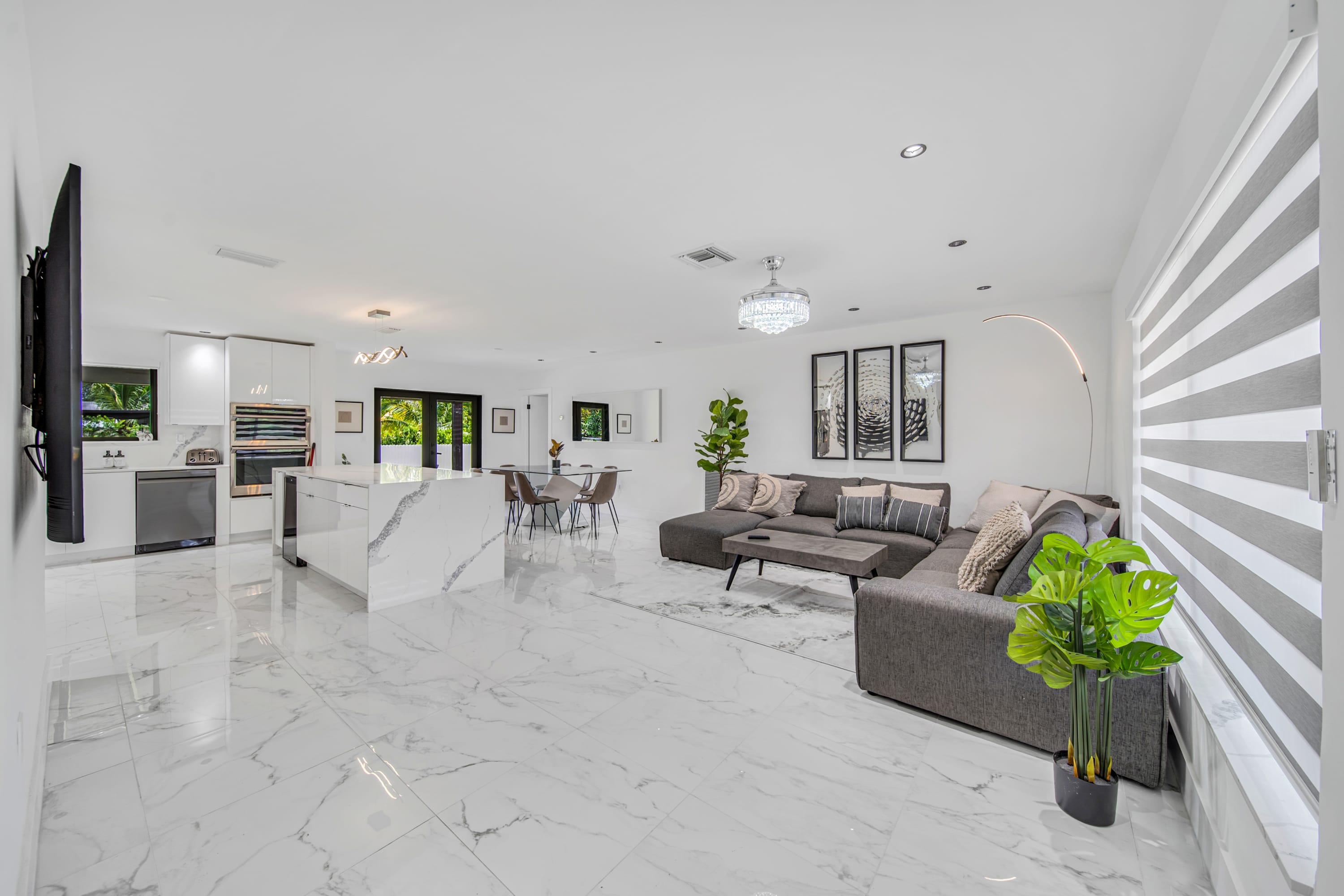 Miami Breeze ❤️Estate 🌞Near the Beaches🌴 - Photo 5