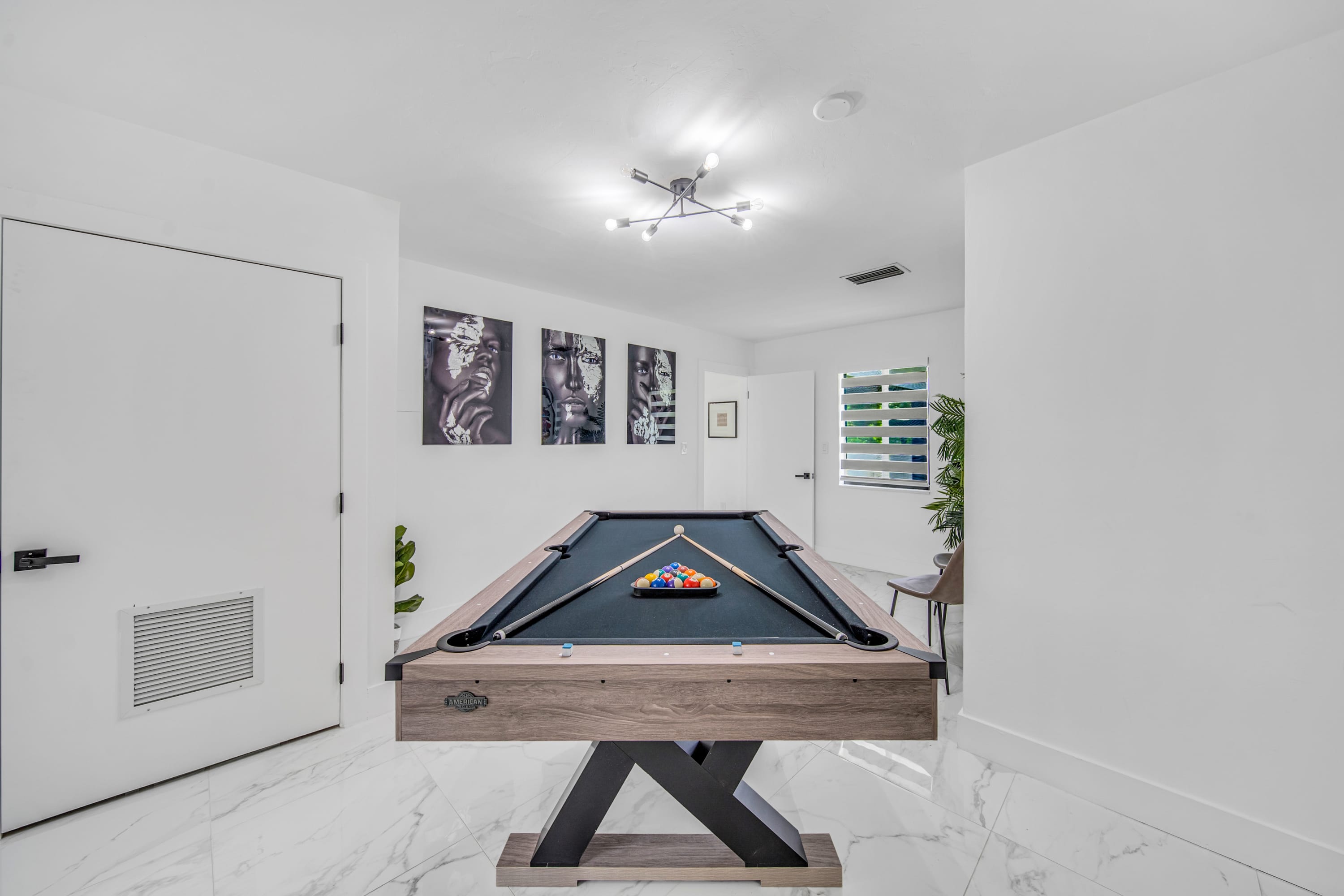 Miami Breeze ❤️Estate 🌞Near the Beaches🌴 - Photo 2