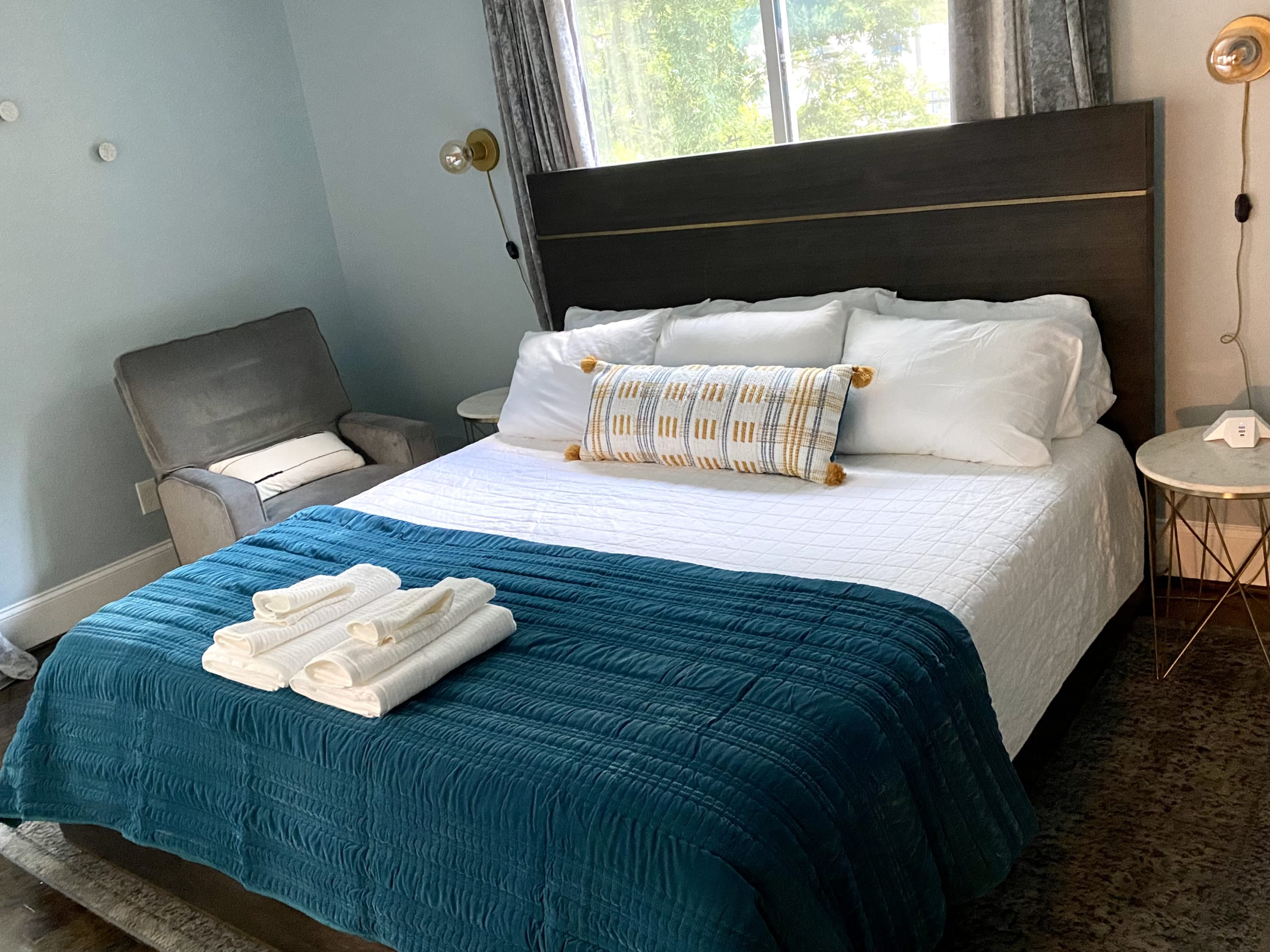 Blue Door: Walk to Avondale, Dog-Friendly w Yard
