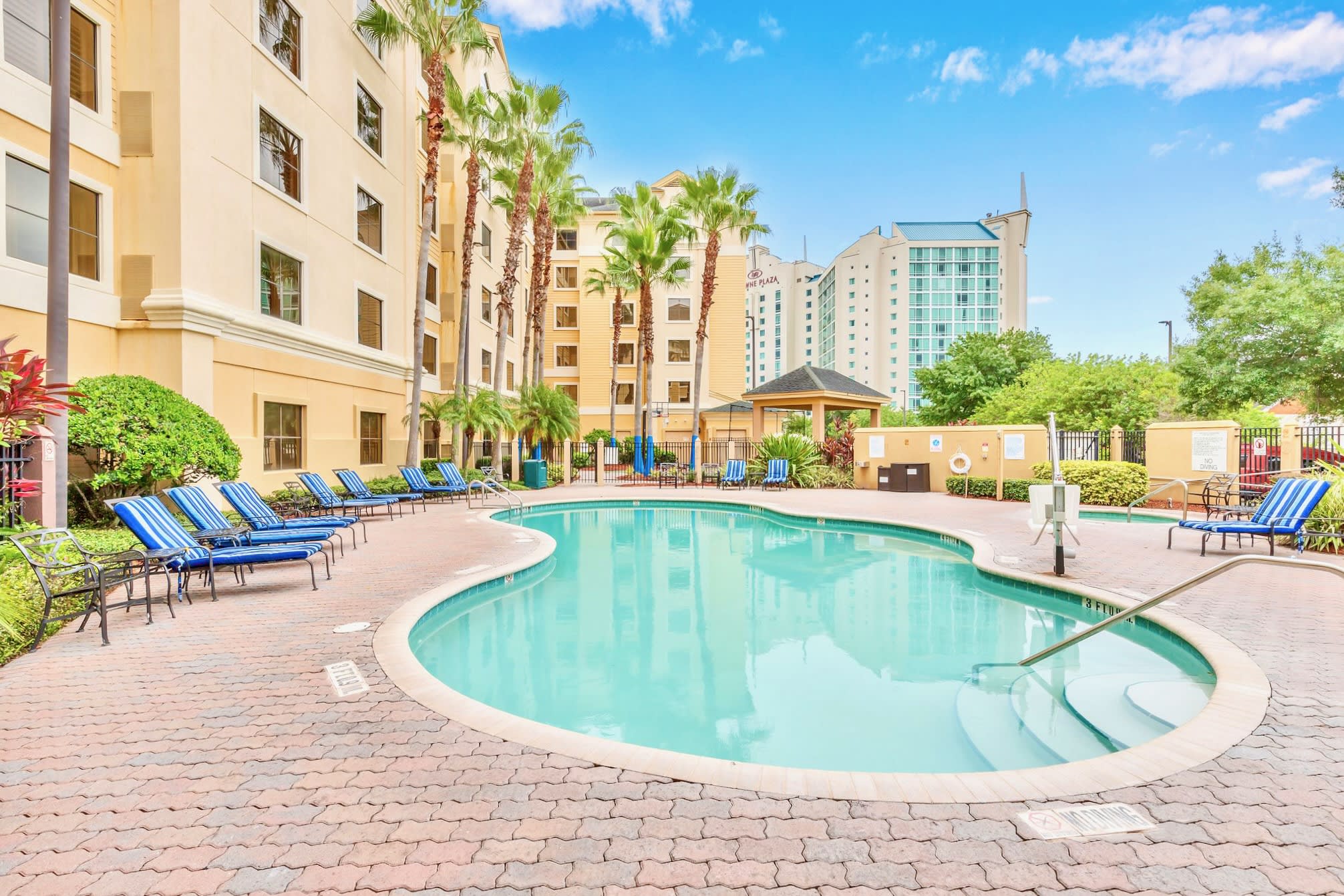 1BR Suite 2x Queens Pool Hot Tub Near Disney