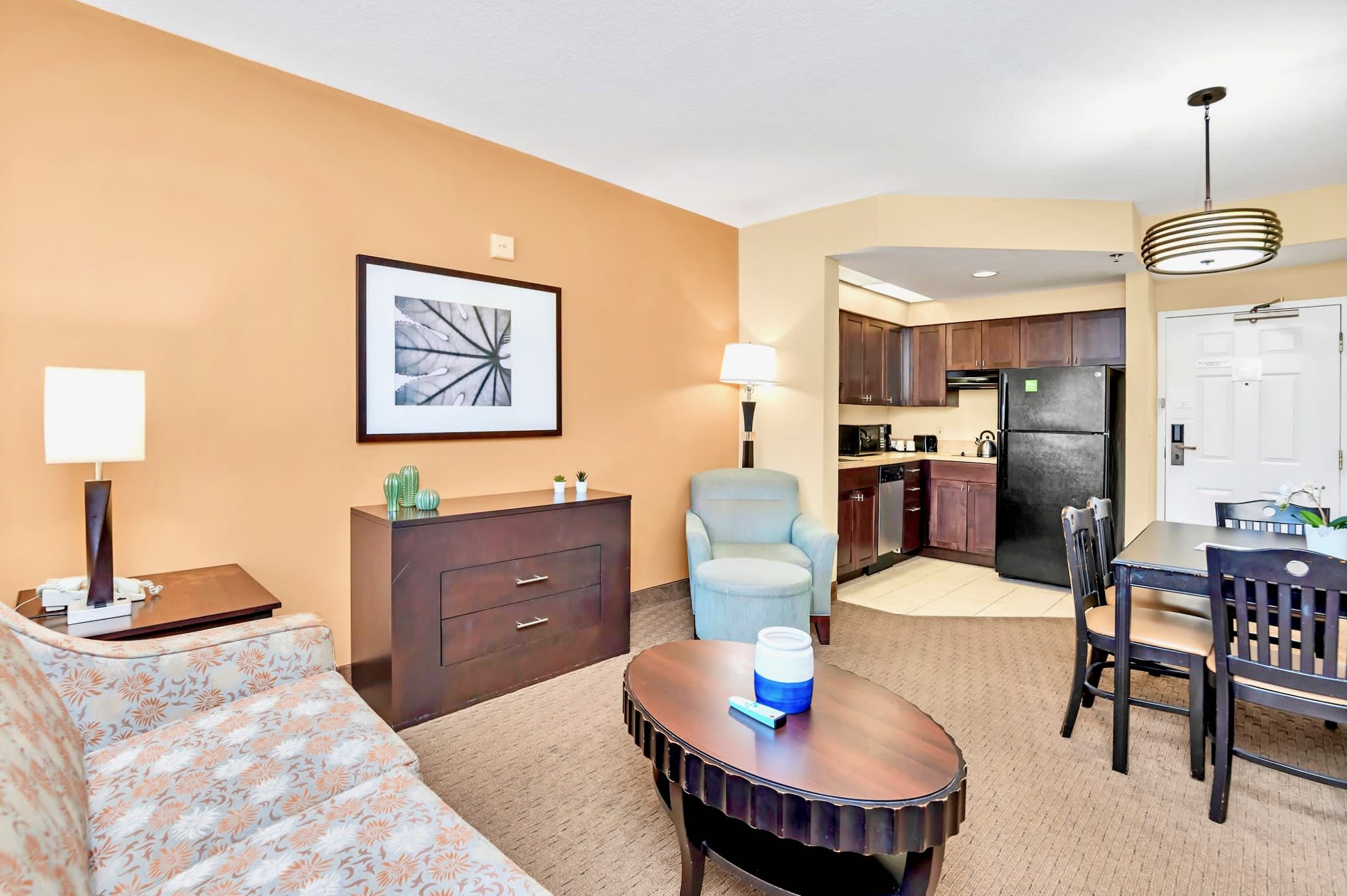 1BR 2 Queens Apt Hotel w Pool Hot Tub | Photo 4
