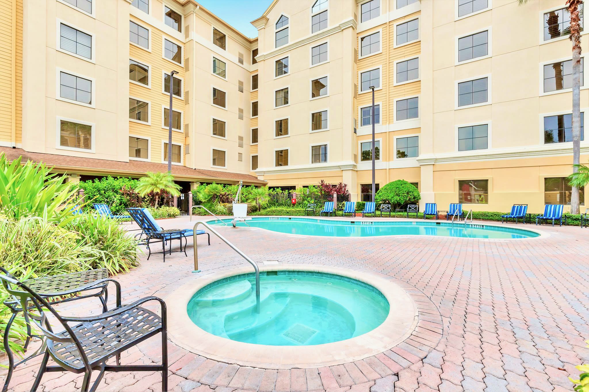 1BR Two Queen Beds Pool Hot Tub Near Disney | Photo 14