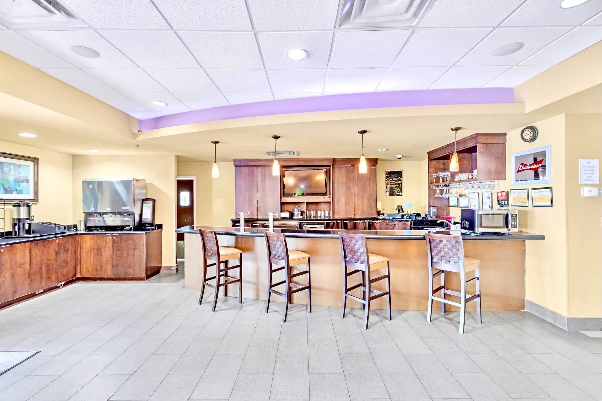 1BR Two Queen Beds Pool Hot Tub Near Disney | Photo 21