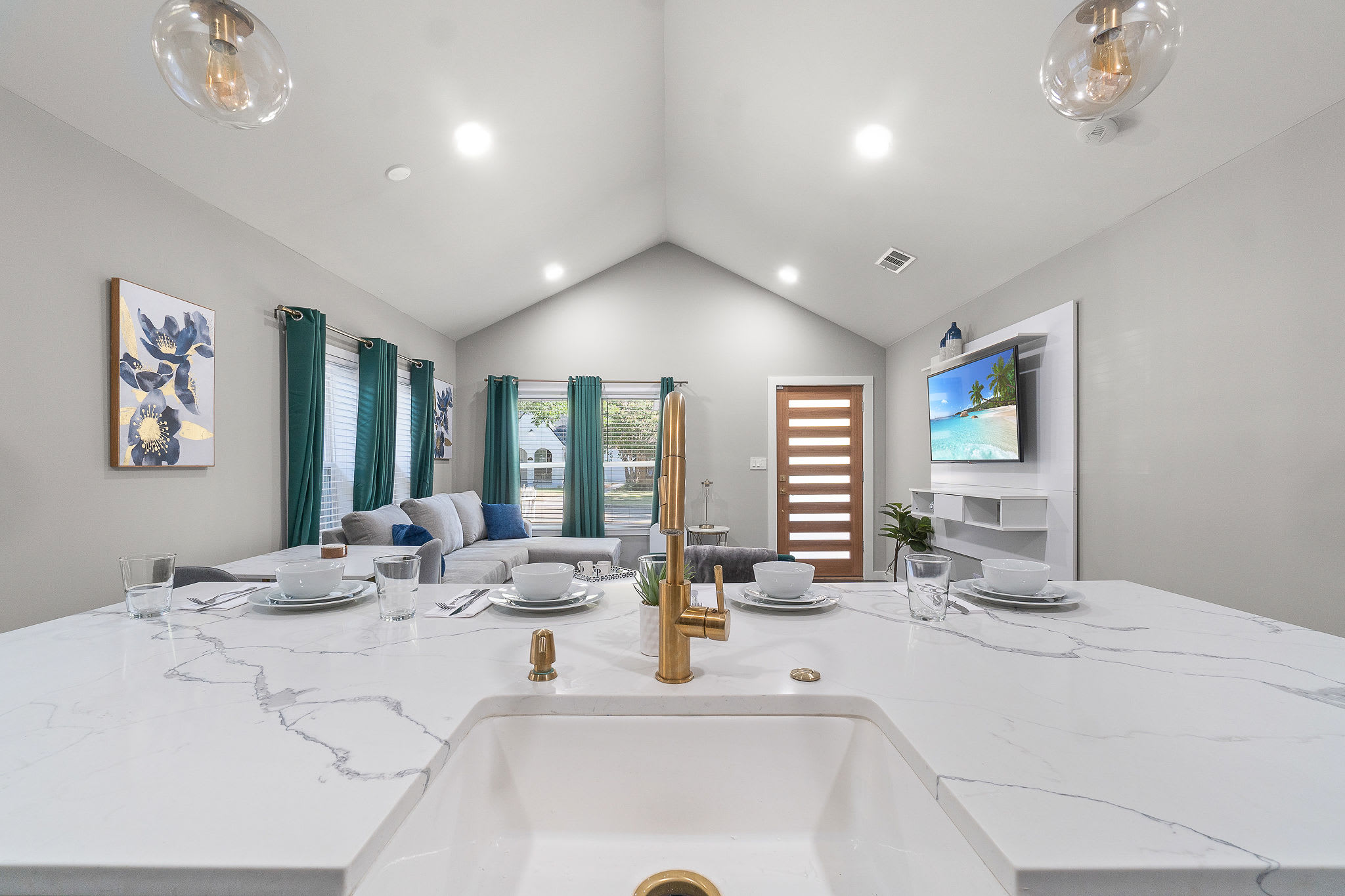 Emerald Indigo House | Pet Friendly - Picture 3