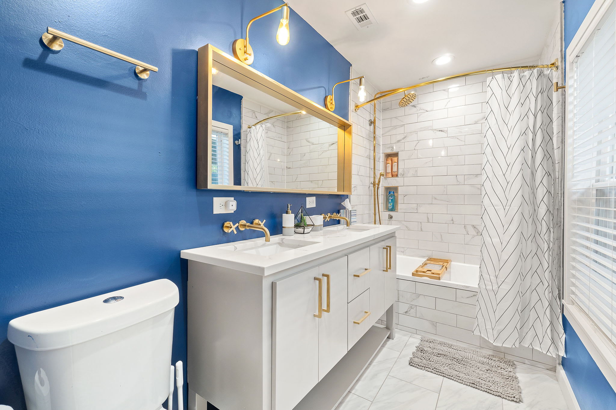 Emerald Indigo House | Pet Friendly - Picture 5