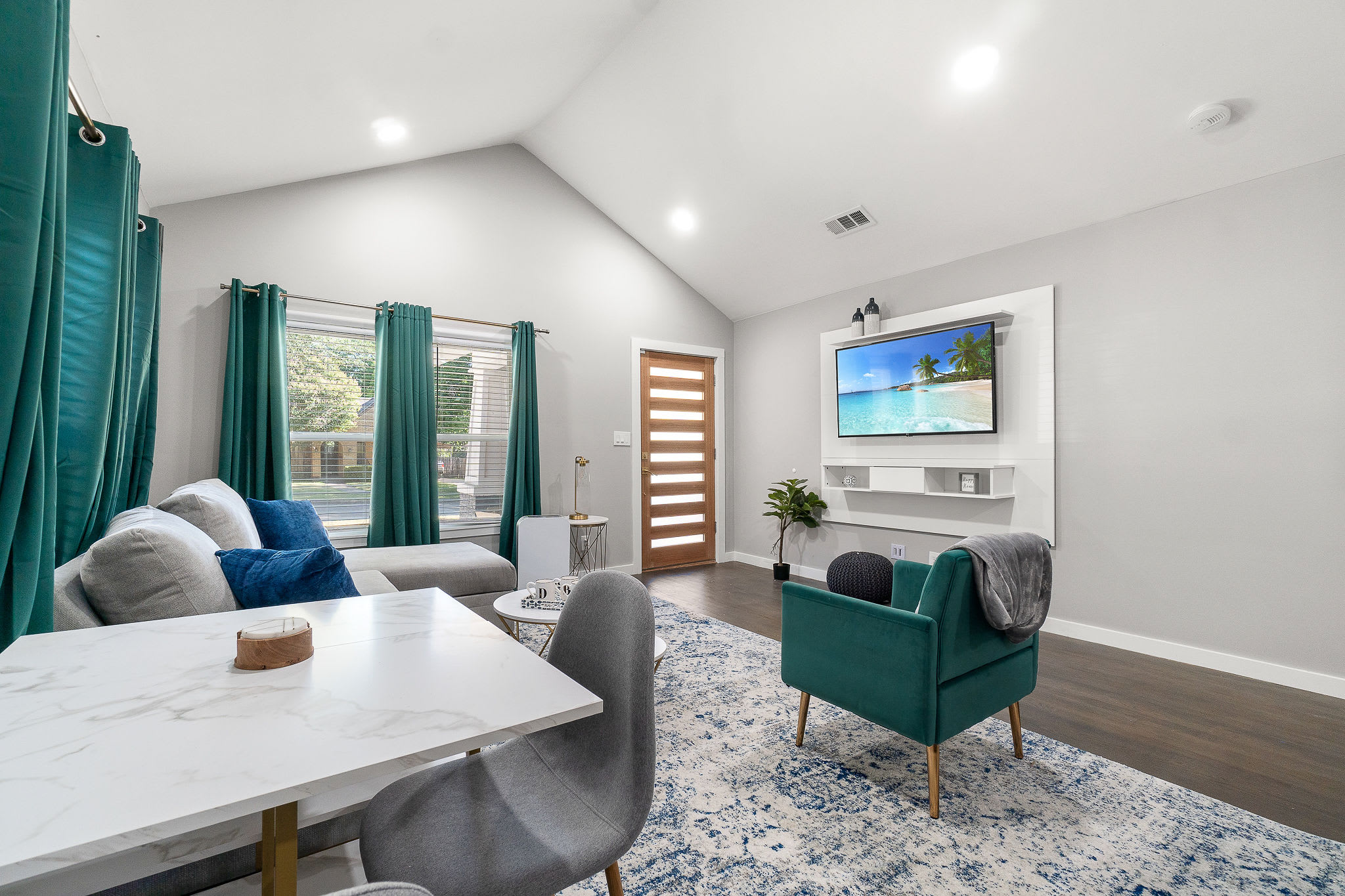 Emerald Indigo House | Pet Friendly - Picture 9