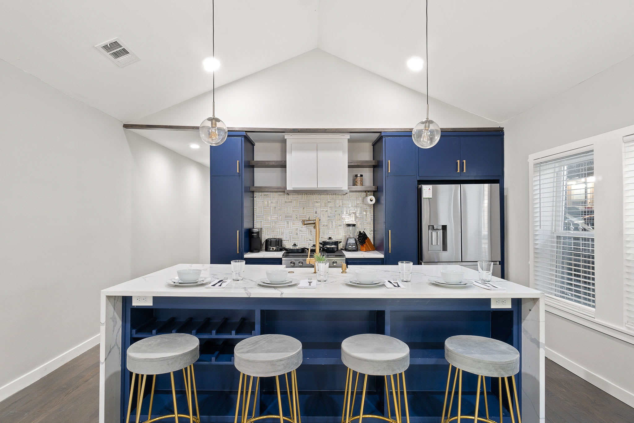 Emerald Indigo House | Pet Friendly - Picture 2