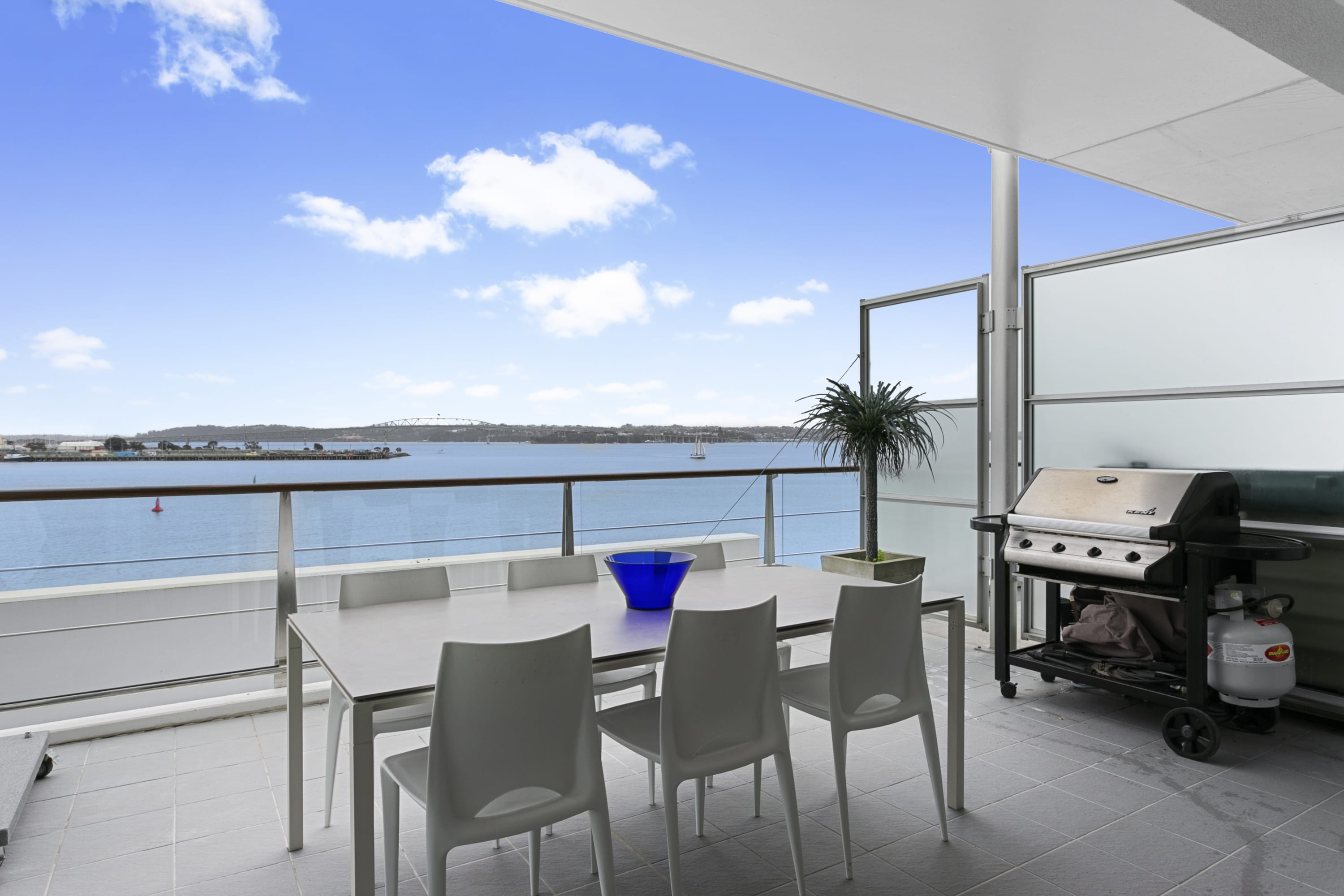 Spacious with Incredible Views on Princes Wharf - Image 1