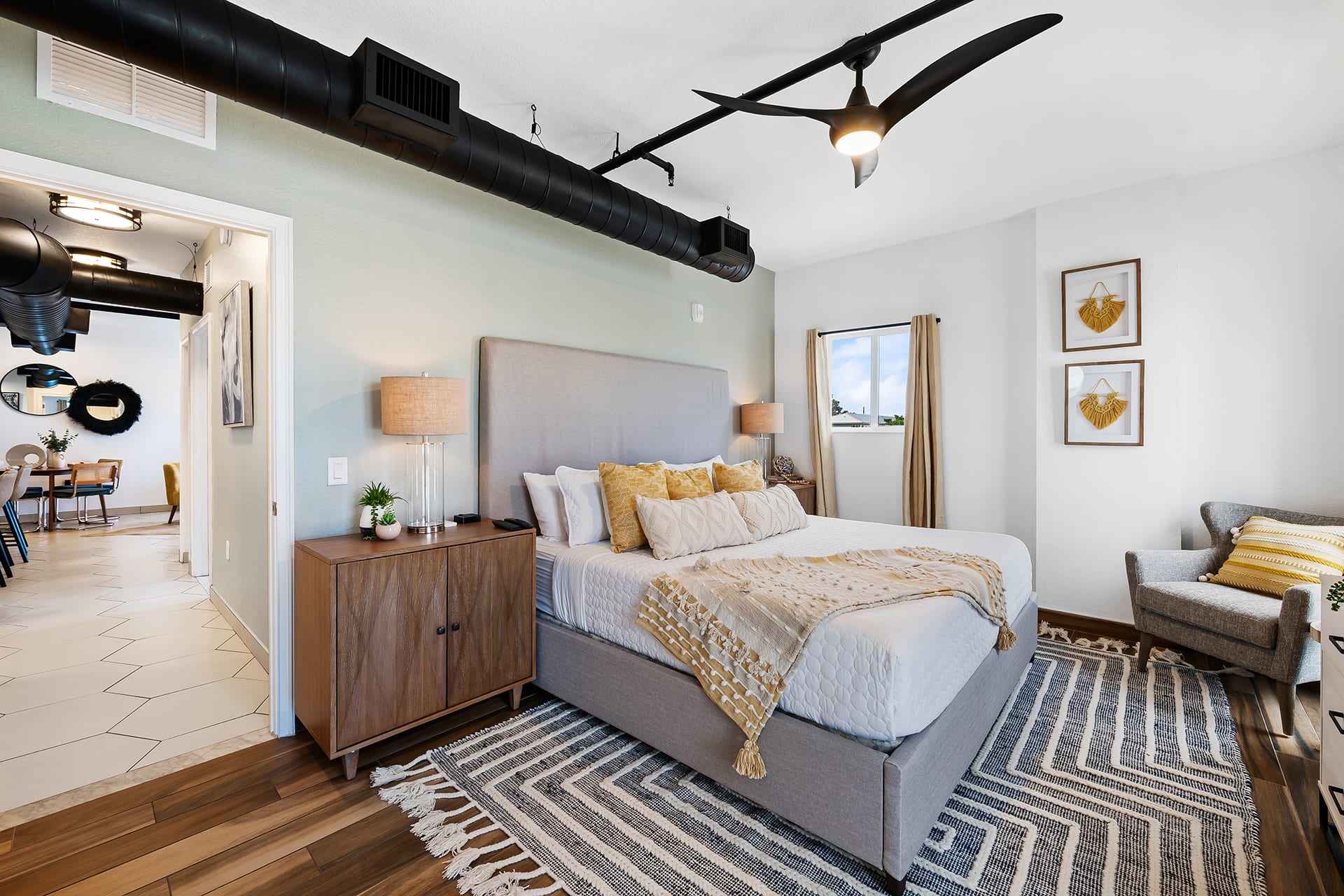Suite 301: 2 Bed/2Bath: Heated Pool, Gym, Dock