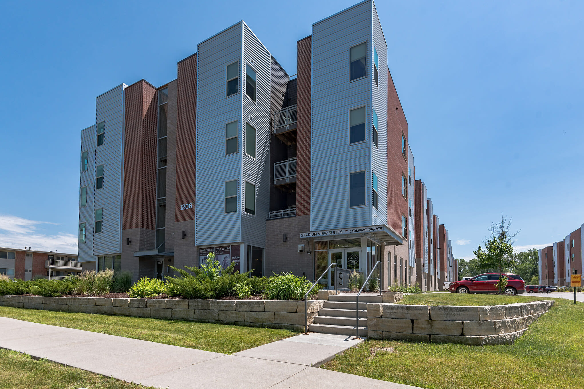 2BR Suite Near Jack Trice Stadium - Picture 1