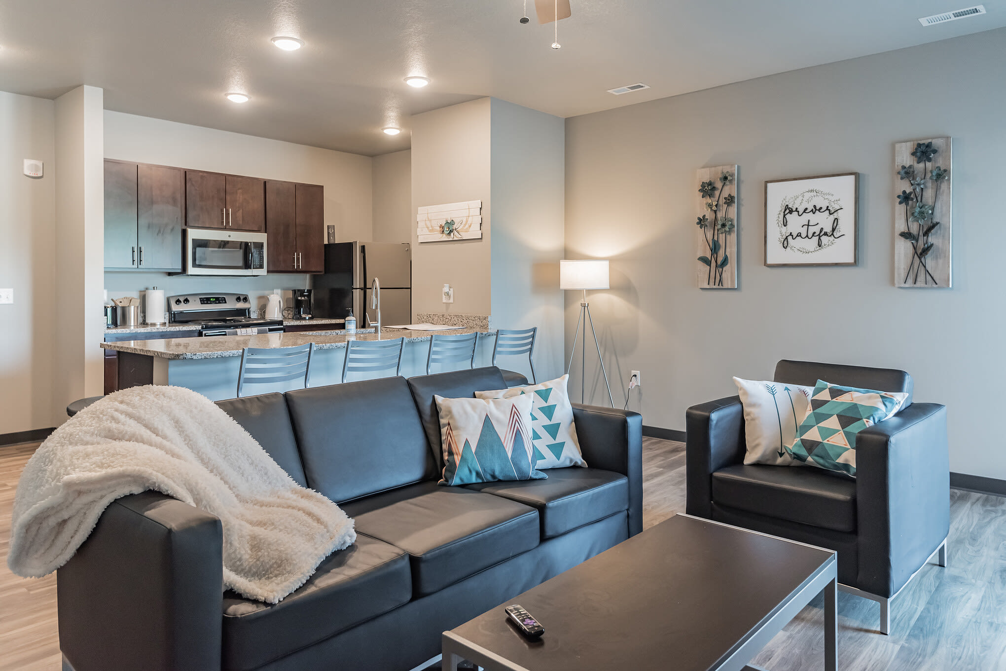 Stylish Comfort And Eco-conscious Design - Charming Haven - Ames, IA