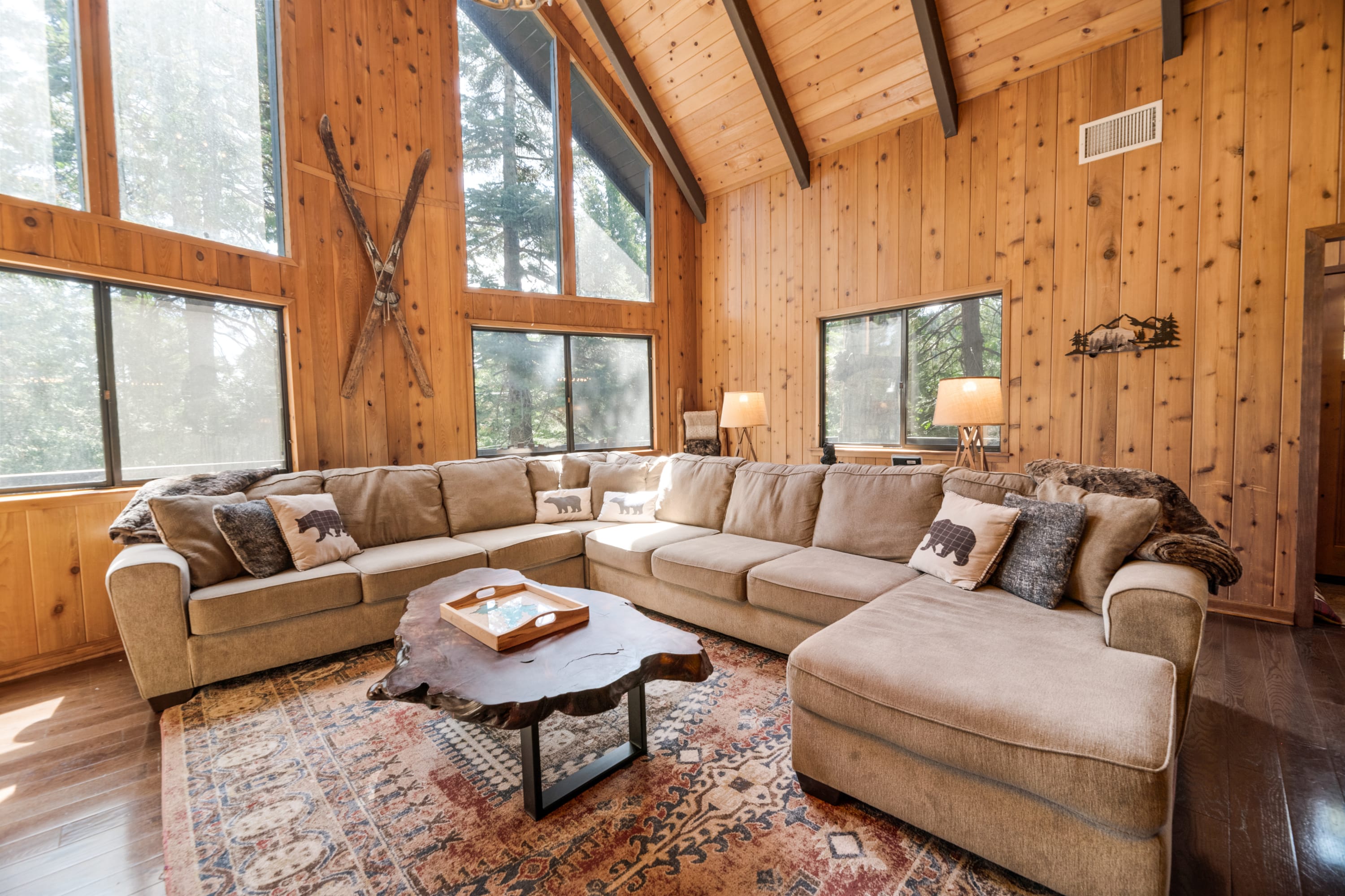 Gorgeous Lake House w/ SPA & Arcade Game Room!