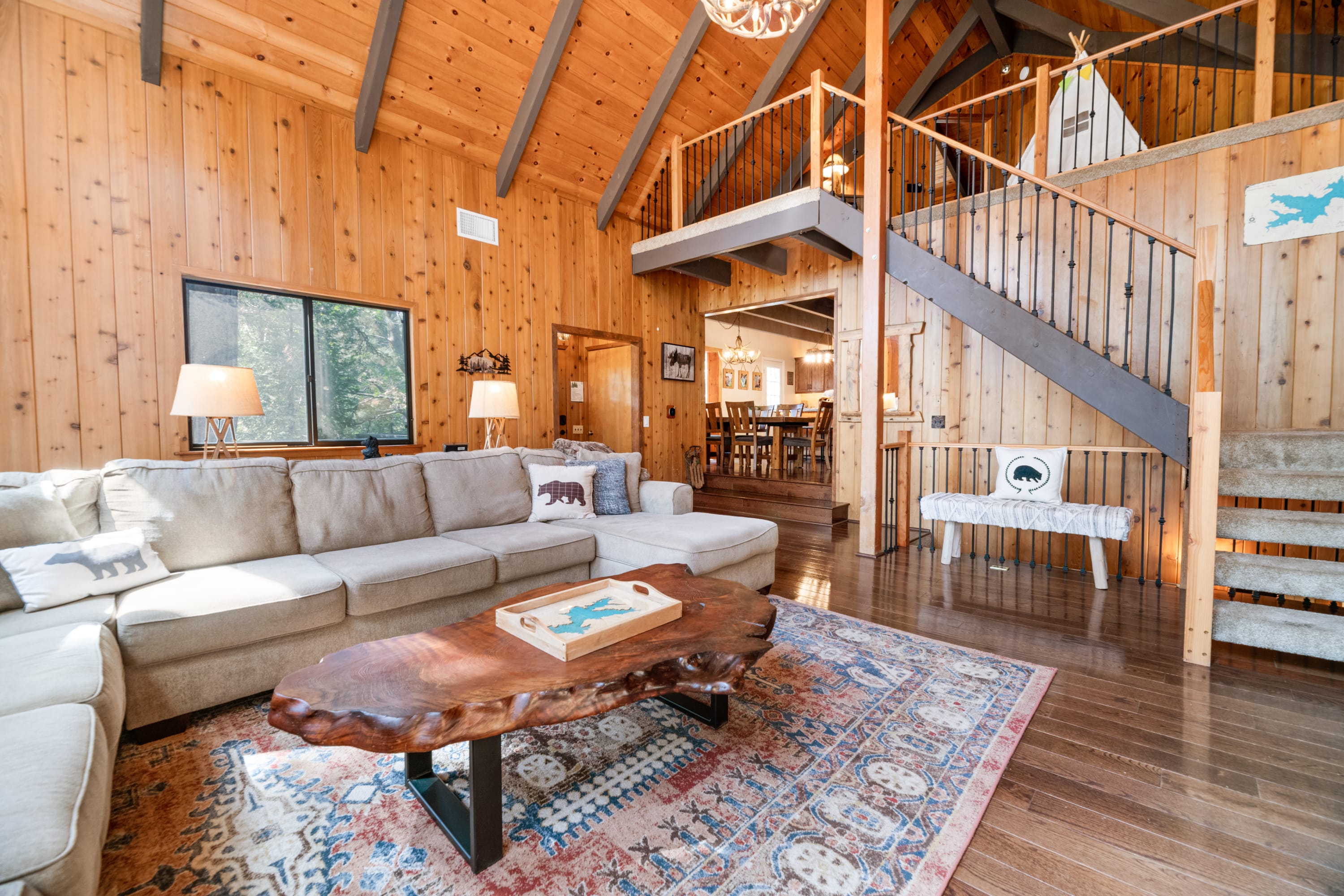 Gorgeous Lake House w/ SPA & Arcade Game Room!