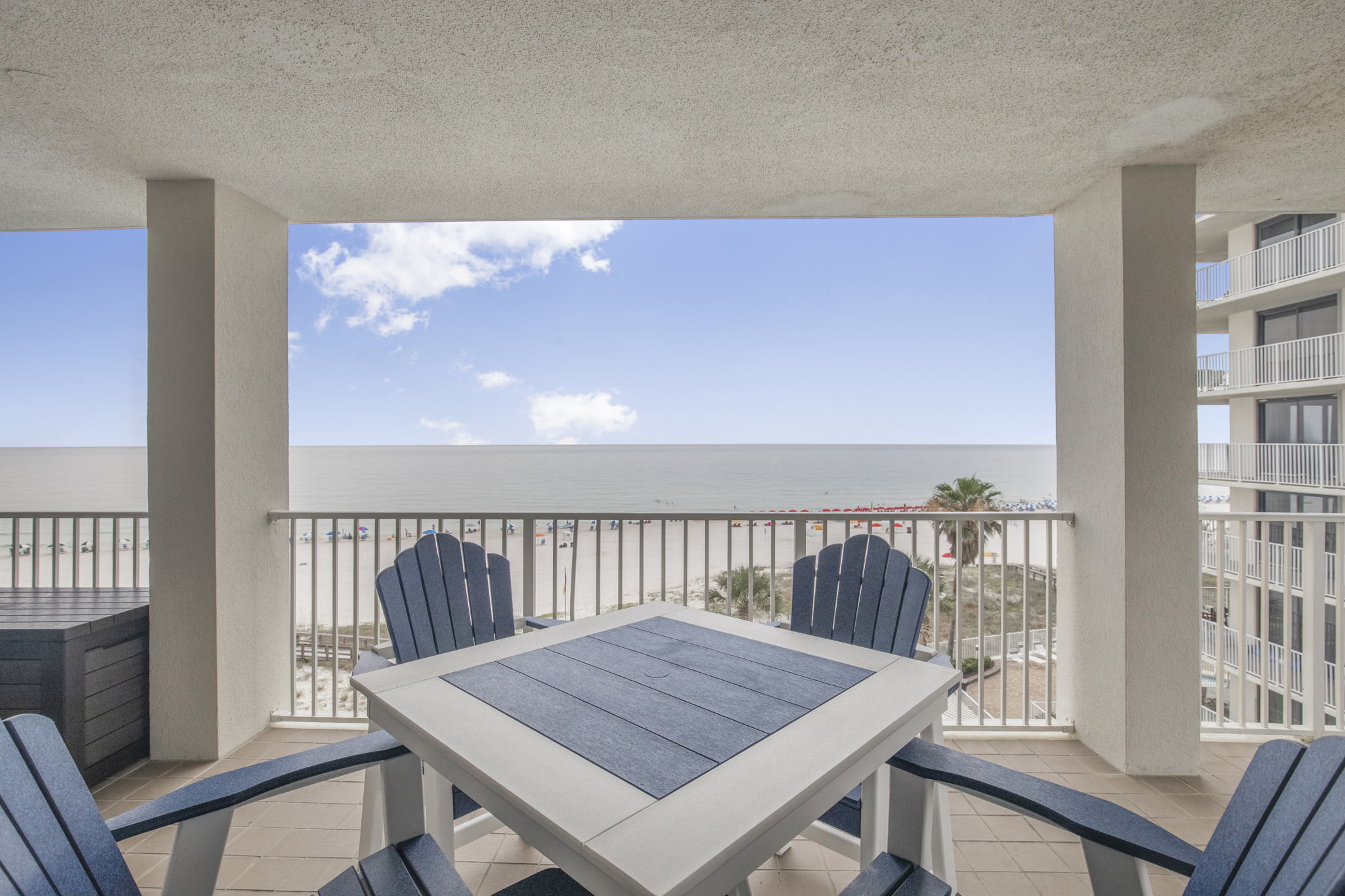 Stunning corner unit in Orange Beach outdoor pool Photo
