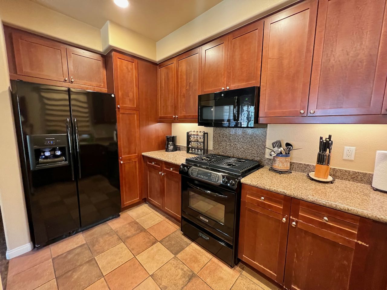 Gorgeous Ground Floor Villa Near Main Pool! - Photo 3