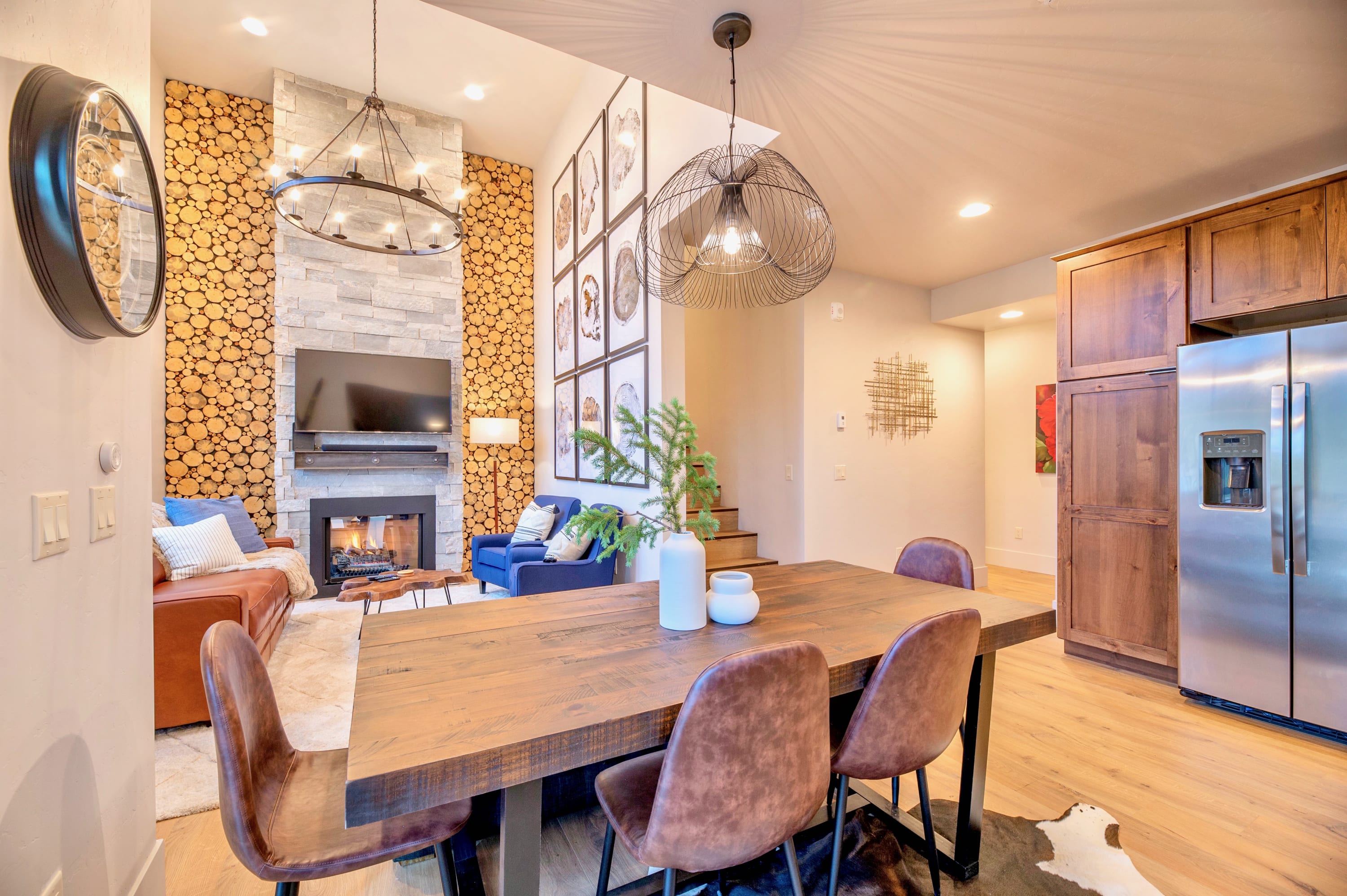 Spacious And Comfortable Dining Area For 6, Perfect For Shared Meals